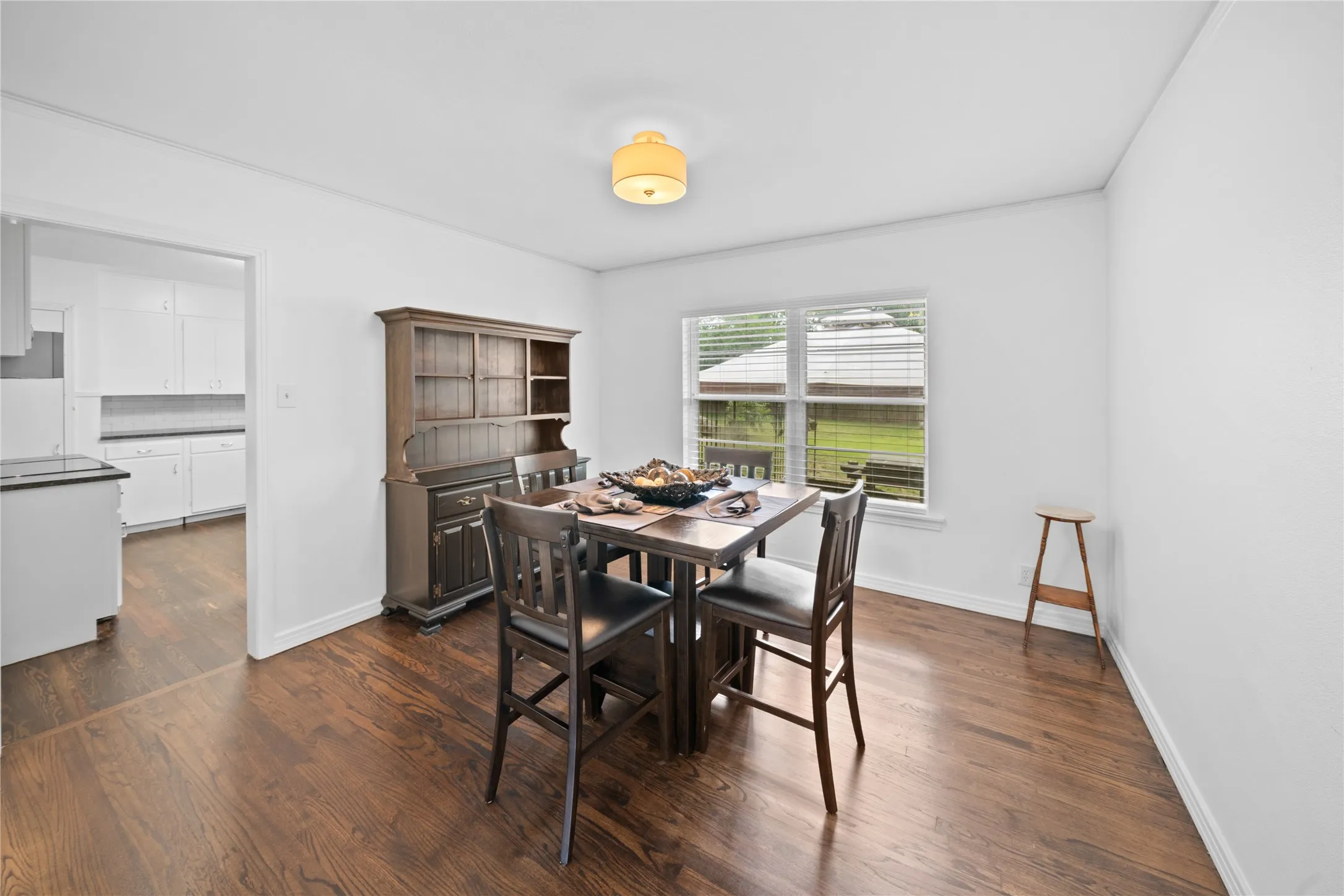 Single Family Residence For Sale in Smith County , 2717 Crestview Street, Tyler, Texas 75701, 3 Bedroom, 2 Bathroom, 2 Garage spaces, 1,725 Sqft, built in 1949, mls#21311480, Real Estate Agent in Tyler, Homes For Sale in Smith county, Homes For Sale in Tyler, Realtor in Tyler Texas, Real Estate Brokerage Independent Realty Texas, Luminita Cordes Realtor
