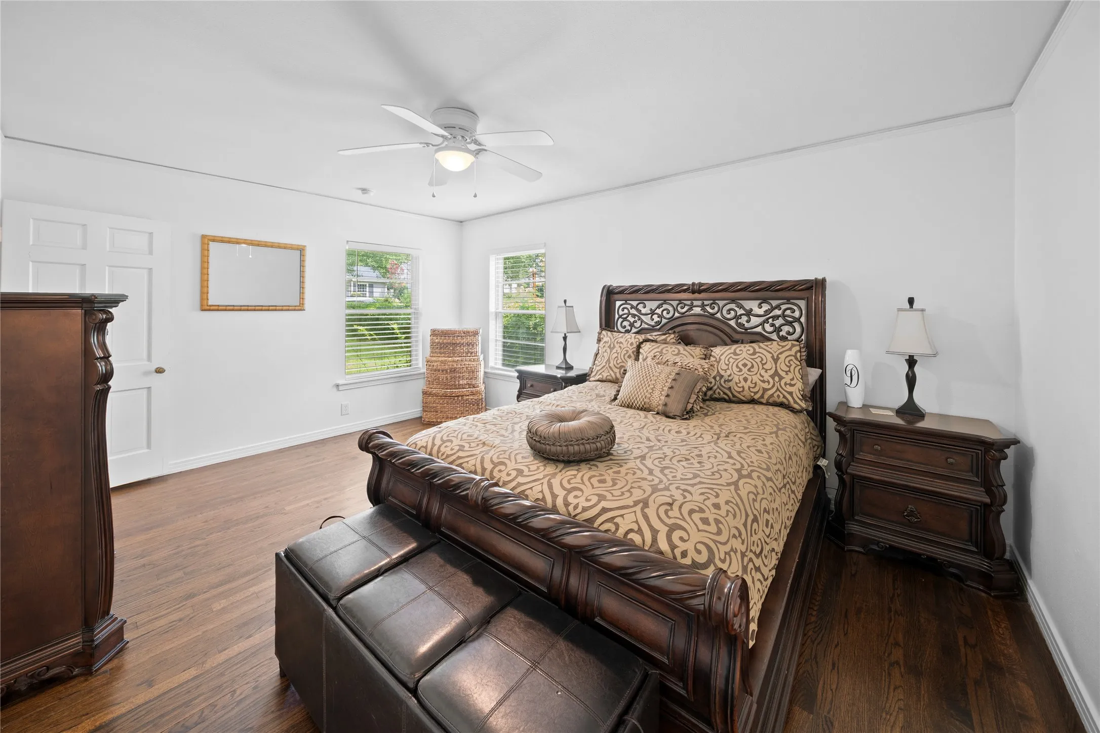 Single Family Residence For Sale in Smith County , 2717 Crestview Street, Tyler, Texas 75701, 3 Bedroom, 2 Bathroom, 2 Garage spaces, 1,725 Sqft, built in 1949, mls#21311480, Real Estate Agent in Tyler, Homes For Sale in Smith county, Homes For Sale in Tyler, Realtor in Tyler Texas, Real Estate Brokerage Independent Realty Texas, Luminita Cordes Realtor