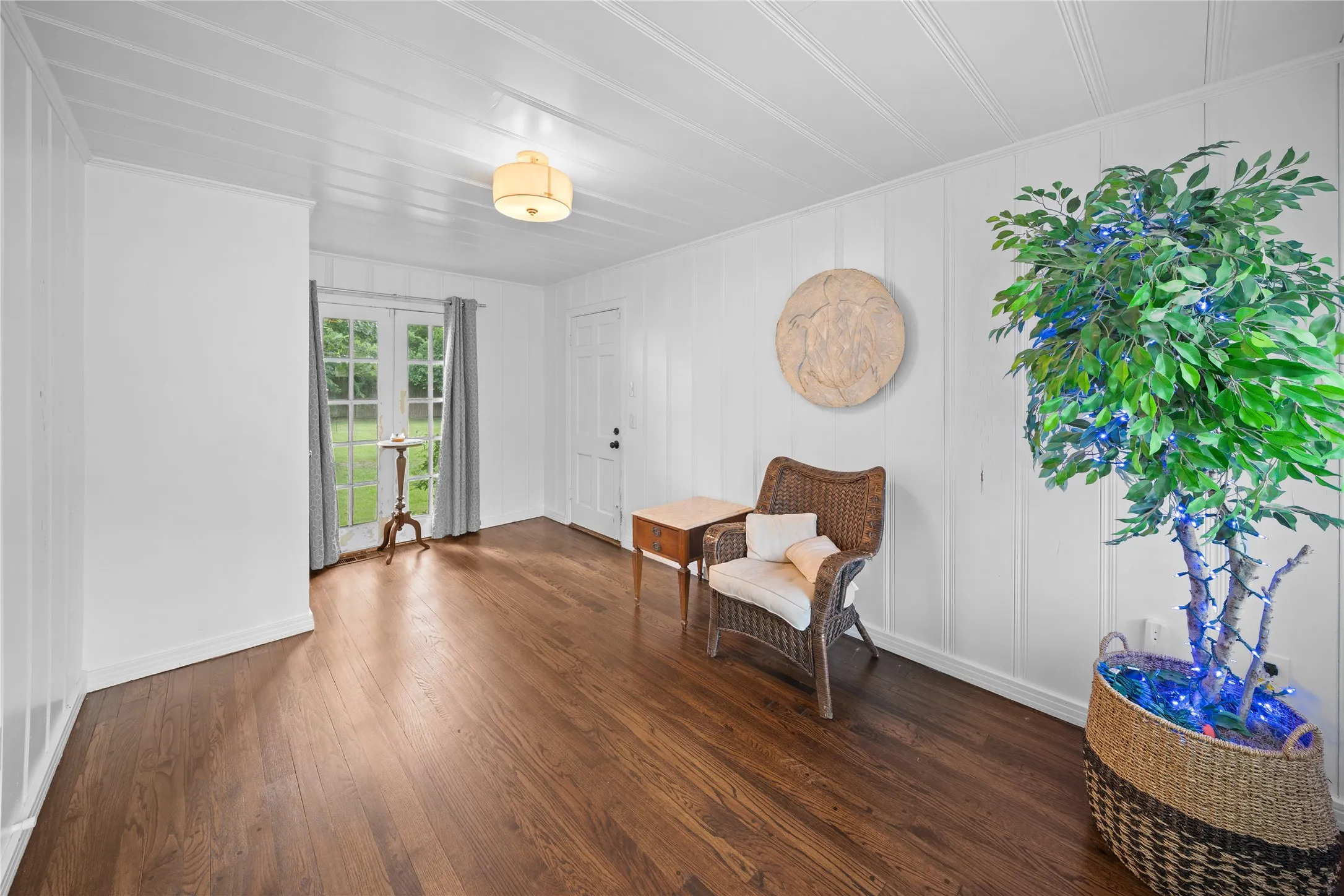 Single Family Residence For Sale in Smith County , 2717 Crestview Street, Tyler, Texas 75701, 3 Bedroom, 2 Bathroom, 2 Garage spaces, 1,725 Sqft, built in 1949, mls#21311480, Real Estate Agent in Tyler, Homes For Sale in Smith county, Homes For Sale in Tyler, Realtor in Tyler Texas, Real Estate Brokerage Independent Realty Texas, Luminita Cordes Realtor