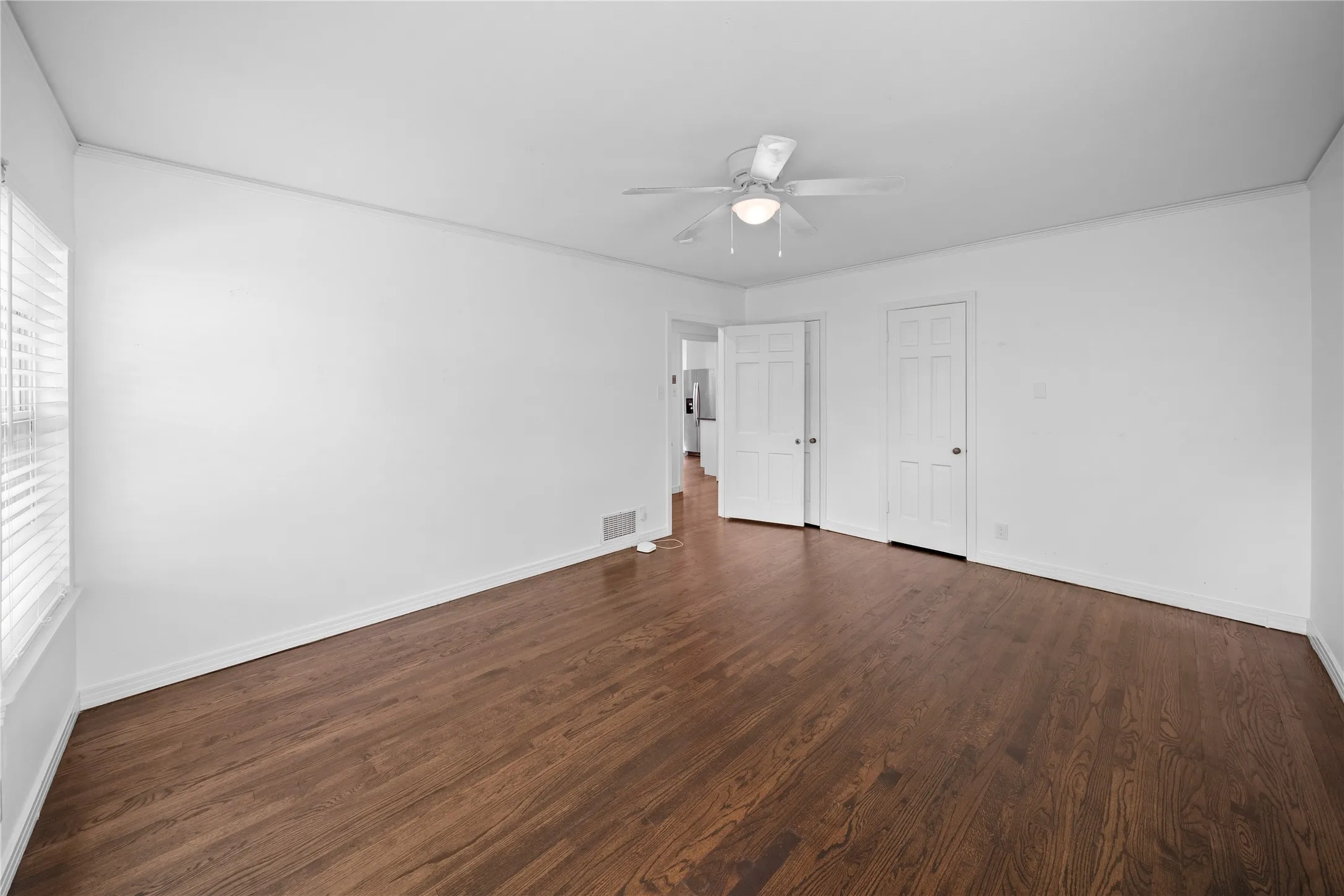 Single Family Residence For Sale in Smith County , 2717 Crestview Street, Tyler, Texas 75701, 3 Bedroom, 2 Bathroom, 2 Garage spaces, 1,725 Sqft, built in 1949, mls#21311480, Real Estate Agent in Tyler, Homes For Sale in Smith county, Homes For Sale in Tyler, Realtor in Tyler Texas, Real Estate Brokerage Independent Realty Texas, Luminita Cordes Realtor