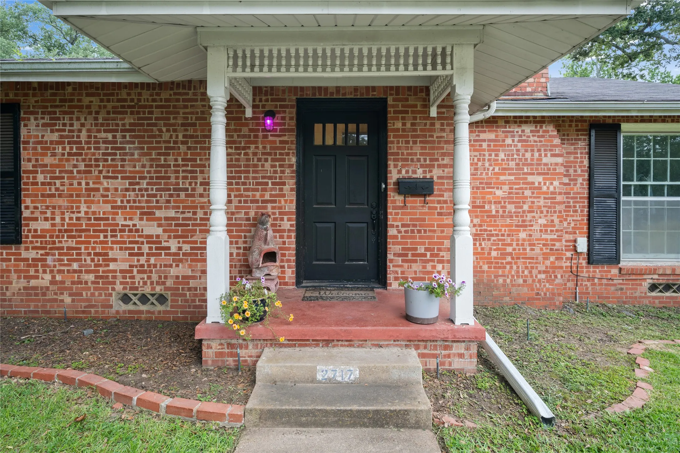 Single Family Residence For Sale in Smith County , 2717 Crestview Street, Tyler, Texas 75701, 3 Bedroom, 2 Bathroom, 2 Garage spaces, 1,725 Sqft, built in 1949, mls#21311480, Real Estate Agent in Tyler, Homes For Sale in Smith county, Homes For Sale in Tyler, Realtor in Tyler Texas, Real Estate Brokerage Independent Realty Texas, Luminita Cordes Realtor