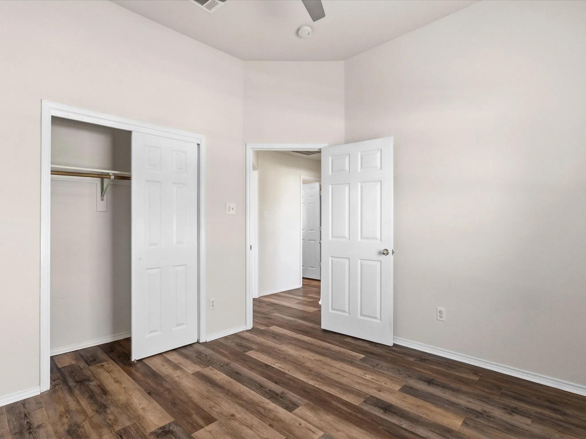 Single Family Residence For Sale in Denton County , 3860 Gillespie Drive, Carrollton, Texas 75010, 3 Bedrooms, 2 Bathrooms, 2 Garage spaces, 1,684 Sqft, built in 1997, Price $425,000, mls#21310776, Real Estate Agent in Carrollton, Homes For Sale in Denton county, Homes For Sale in Carrollton, Realtor in Carrollton Texas, Real Estate Brokerage Independent Realty Texas, Luminita Cordes Realtor