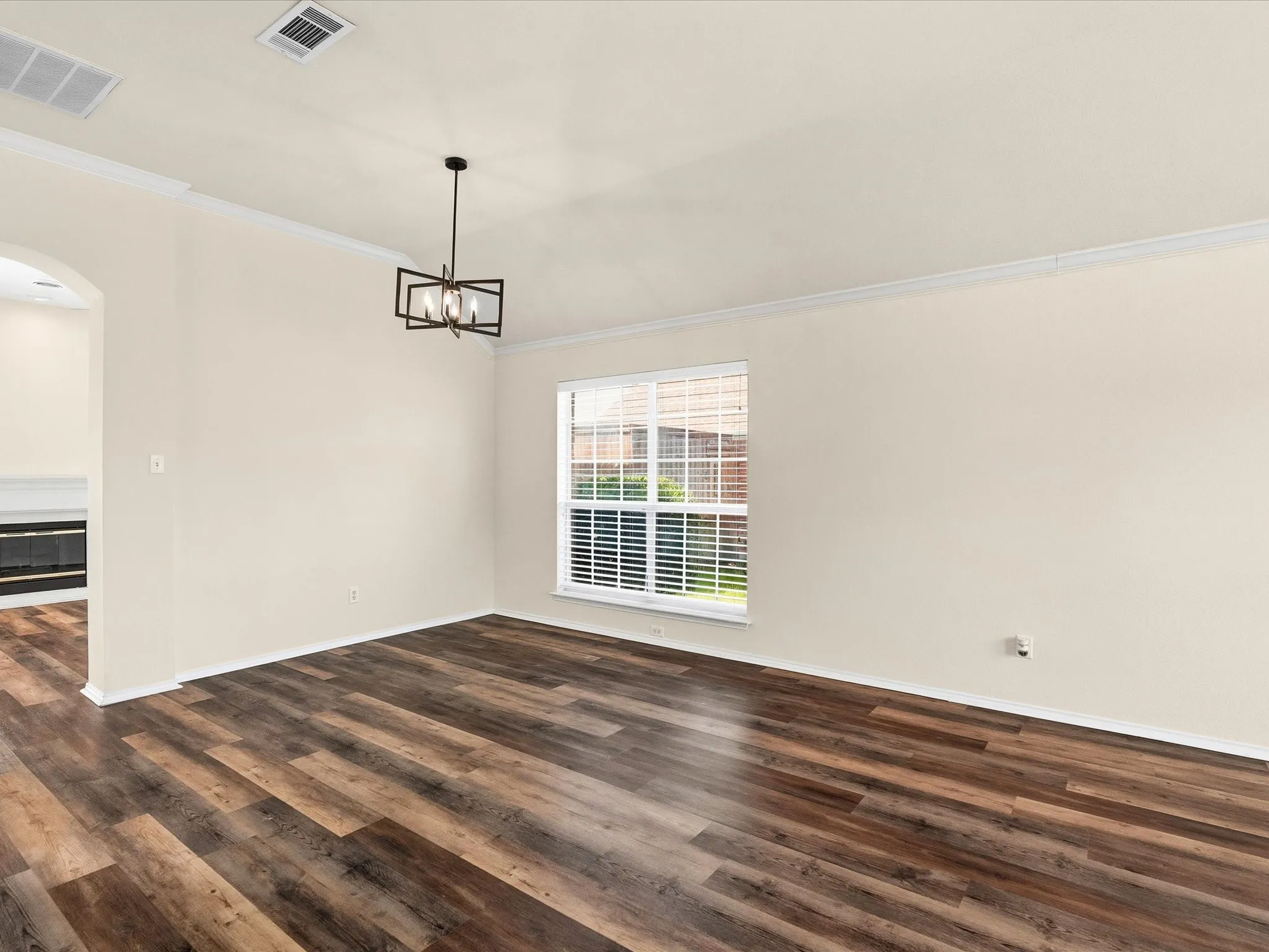 Single Family Residence For Sale in Denton County , 3860 Gillespie Drive, Carrollton, Texas 75010, 3 Bedrooms, 2 Bathrooms, 2 Garage spaces, 1,684 Sqft, built in 1997, Price $425,000, mls#21310776, Real Estate Agent in Carrollton, Homes For Sale in Denton county, Homes For Sale in Carrollton, Realtor in Carrollton Texas, Real Estate Brokerage Independent Realty Texas, Luminita Cordes Realtor