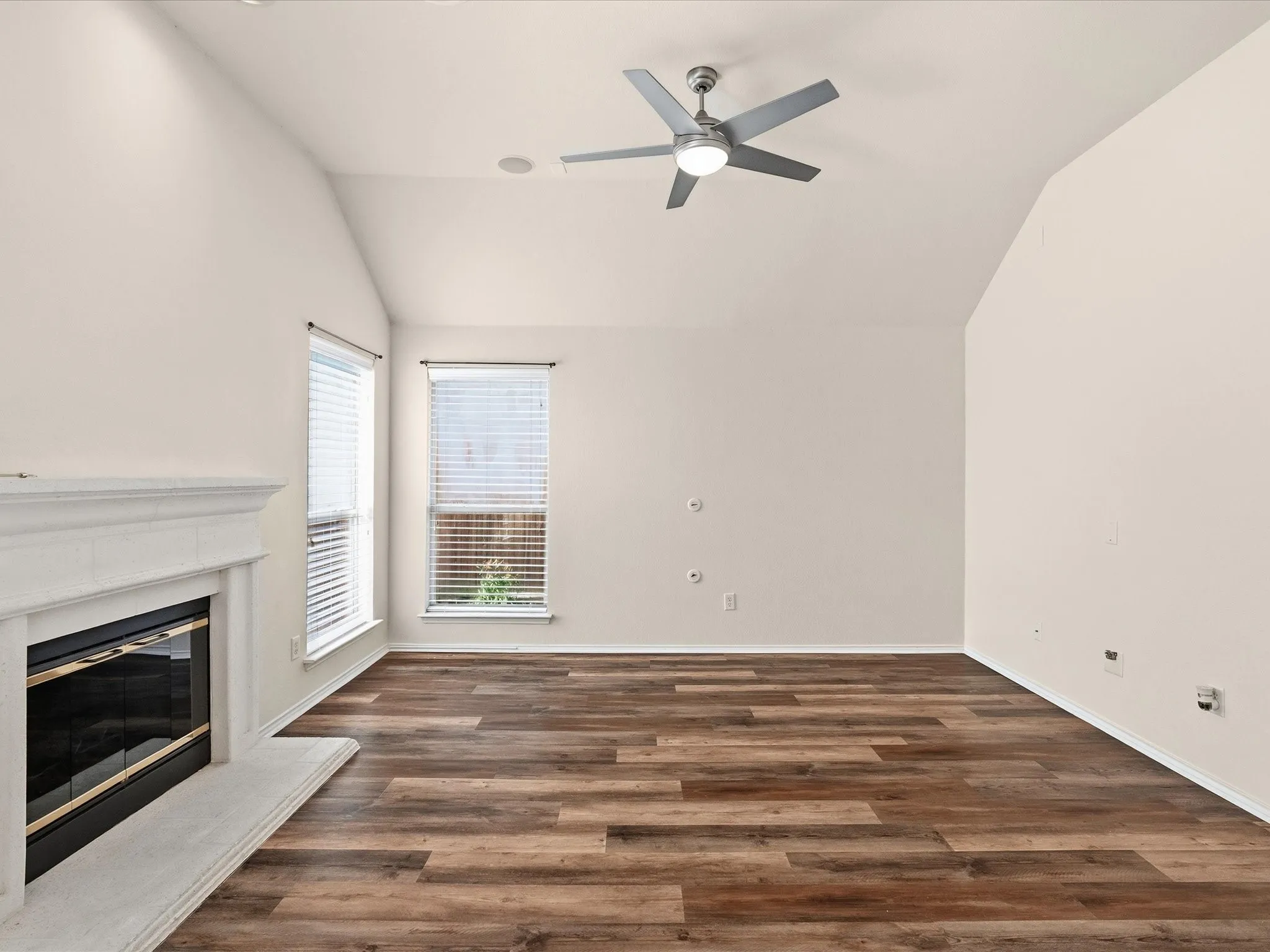 Single Family Residence For Sale in Denton County , 3860 Gillespie Drive, Carrollton, Texas 75010, 3 Bedrooms, 2 Bathrooms, 2 Garage spaces, 1,684 Sqft, built in 1997, Price $425,000, mls#21310776, Real Estate Agent in Carrollton, Homes For Sale in Denton county, Homes For Sale in Carrollton, Realtor in Carrollton Texas, Real Estate Brokerage Independent Realty Texas, Luminita Cordes Realtor