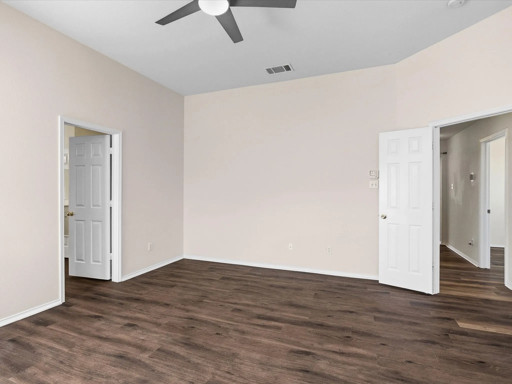 Single Family Residence For Sale in Denton County , 3860 Gillespie Drive, Carrollton, Texas 75010, 3 Bedrooms, 2 Bathrooms, 2 Garage spaces, 1,684 Sqft, built in 1997, Price $425,000, mls#21310776, Real Estate Agent in Carrollton, Homes For Sale in Denton county, Homes For Sale in Carrollton, Realtor in Carrollton Texas, Real Estate Brokerage Independent Realty Texas, Luminita Cordes Realtor
