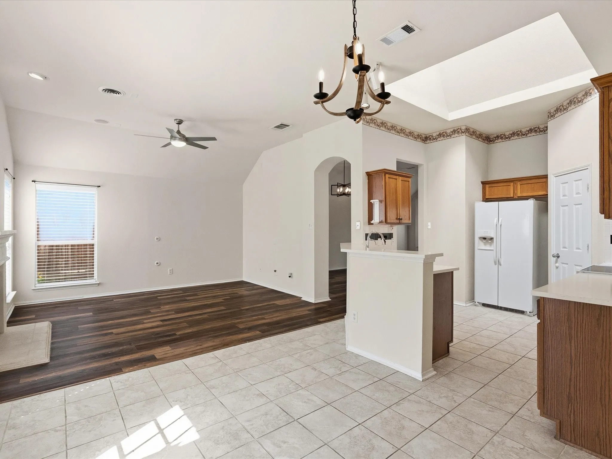 Single Family Residence For Sale in Denton County , 3860 Gillespie Drive, Carrollton, Texas 75010, 3 Bedrooms, 2 Bathrooms, 2 Garage spaces, 1,684 Sqft, built in 1997, Price $425,000, mls#21310776, Real Estate Agent in Carrollton, Homes For Sale in Denton county, Homes For Sale in Carrollton, Realtor in Carrollton Texas, Real Estate Brokerage Independent Realty Texas, Luminita Cordes Realtor