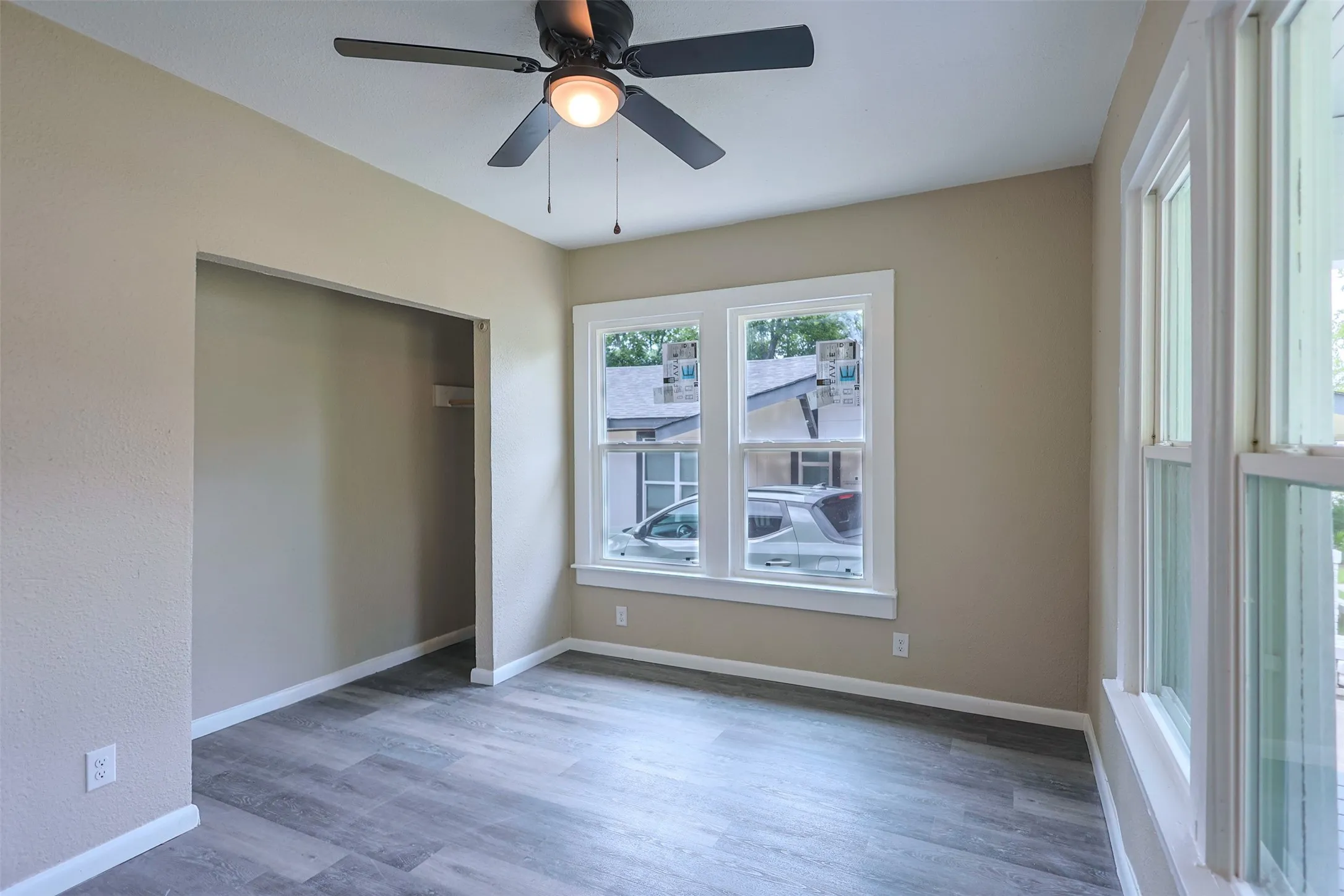Single Family Residence For Sale in Tarrant County , 3101 Erie Street, Fort Worth, Texas 76112, 3 Bedroom, 1 Bathroom, Garage spaces, 1,178 Sqft, built in 1924, mls#21311839, Real Estate Agent in Fort Worth, Homes For Sale in Tarrant county, Homes For Sale in Fort Worth, Realtor in Fort Worth Texas, Real Estate Brokerage Independent Realty Texas, Luminita Cordes Realtor