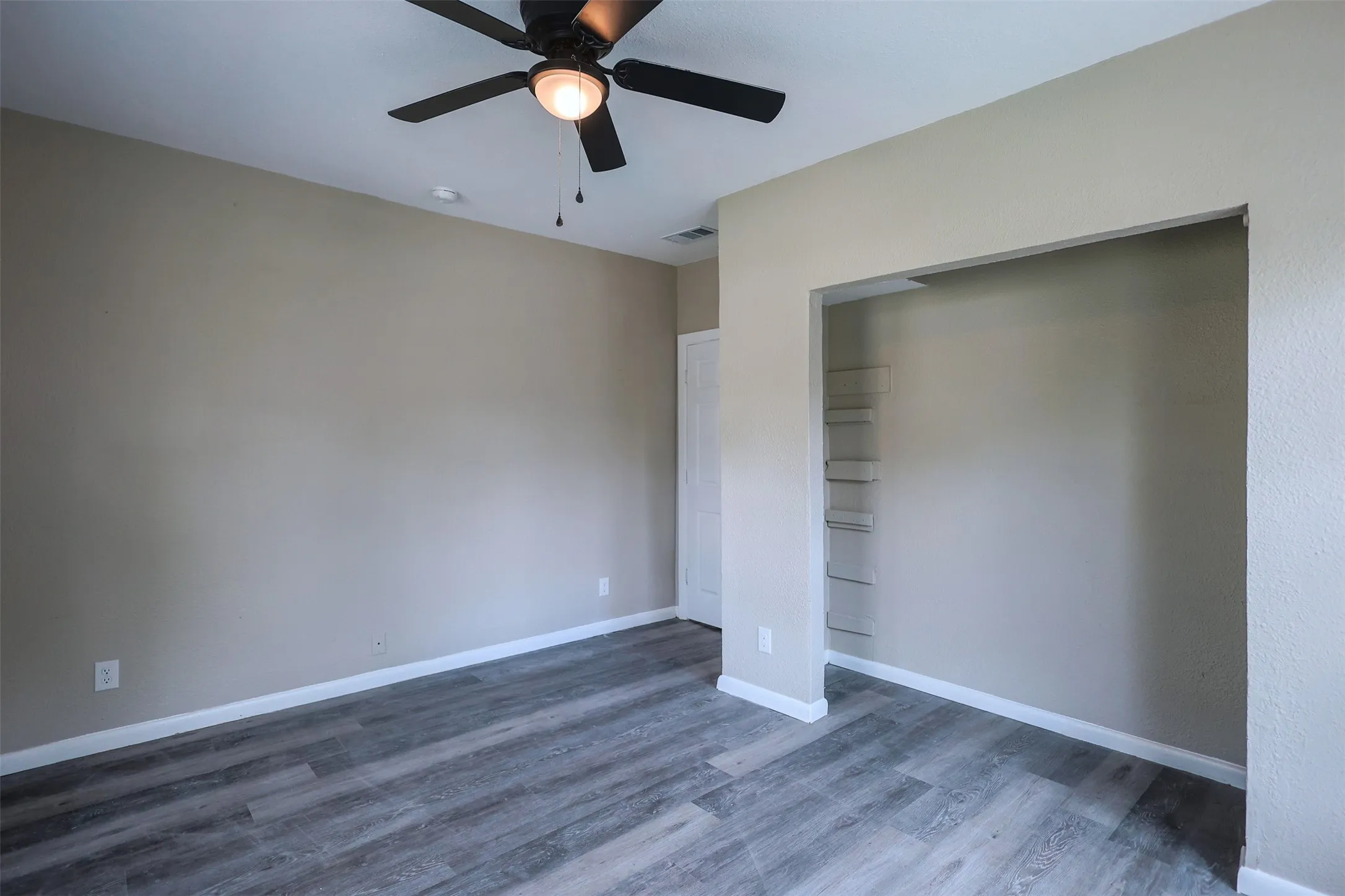 Single Family Residence For Sale in Tarrant County , 3101 Erie Street, Fort Worth, Texas 76112, 3 Bedroom, 1 Bathroom, Garage spaces, 1,178 Sqft, built in 1924, mls#21311839, Real Estate Agent in Fort Worth, Homes For Sale in Tarrant county, Homes For Sale in Fort Worth, Realtor in Fort Worth Texas, Real Estate Brokerage Independent Realty Texas, Luminita Cordes Realtor