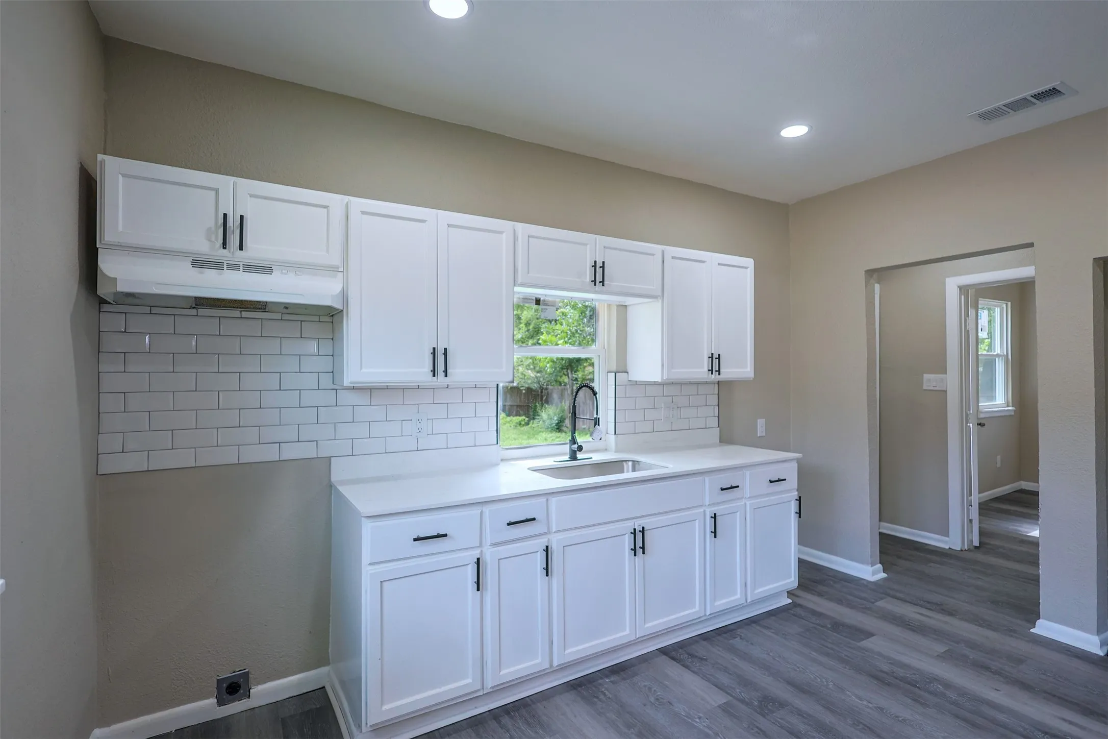 Single Family Residence For Sale in Tarrant County , 3101 Erie Street, Fort Worth, Texas 76112, 3 Bedroom, 1 Bathroom, Garage spaces, 1,178 Sqft, built in 1924, mls#21311839, Real Estate Agent in Fort Worth, Homes For Sale in Tarrant county, Homes For Sale in Fort Worth, Realtor in Fort Worth Texas, Real Estate Brokerage Independent Realty Texas, Luminita Cordes Realtor