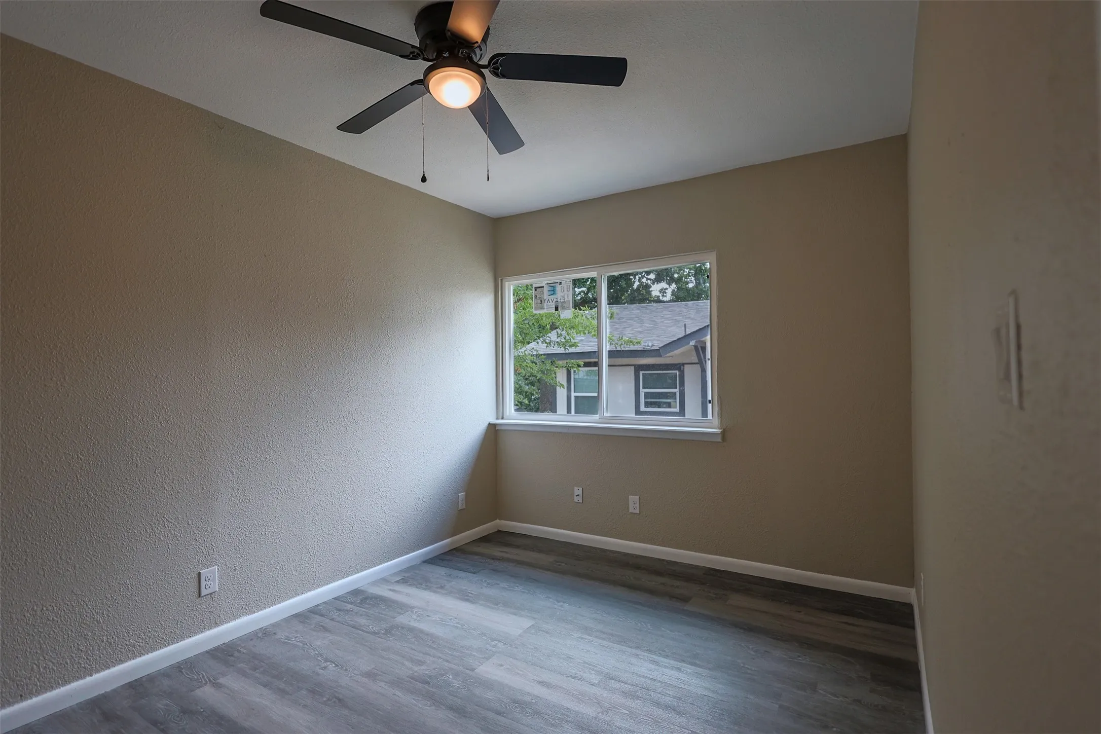 Single Family Residence For Sale in Tarrant County , 3101 Erie Street, Fort Worth, Texas 76112, 3 Bedroom, 1 Bathroom, Garage spaces, 1,178 Sqft, built in 1924, mls#21311839, Real Estate Agent in Fort Worth, Homes For Sale in Tarrant county, Homes For Sale in Fort Worth, Realtor in Fort Worth Texas, Real Estate Brokerage Independent Realty Texas, Luminita Cordes Realtor