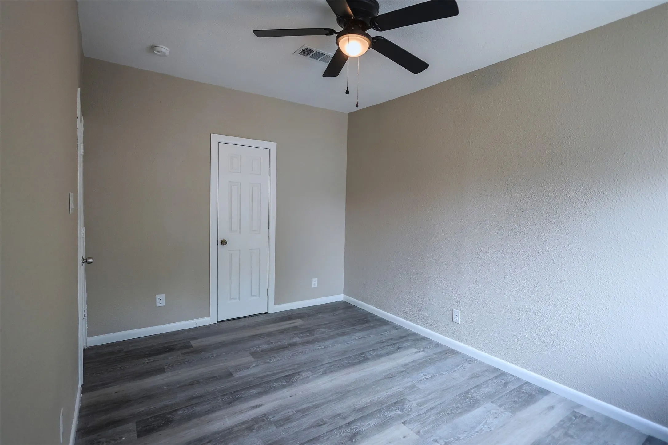 Single Family Residence For Sale in Tarrant County , 3101 Erie Street, Fort Worth, Texas 76112, 3 Bedroom, 1 Bathroom, Garage spaces, 1,178 Sqft, built in 1924, mls#21311839, Real Estate Agent in Fort Worth, Homes For Sale in Tarrant county, Homes For Sale in Fort Worth, Realtor in Fort Worth Texas, Real Estate Brokerage Independent Realty Texas, Luminita Cordes Realtor