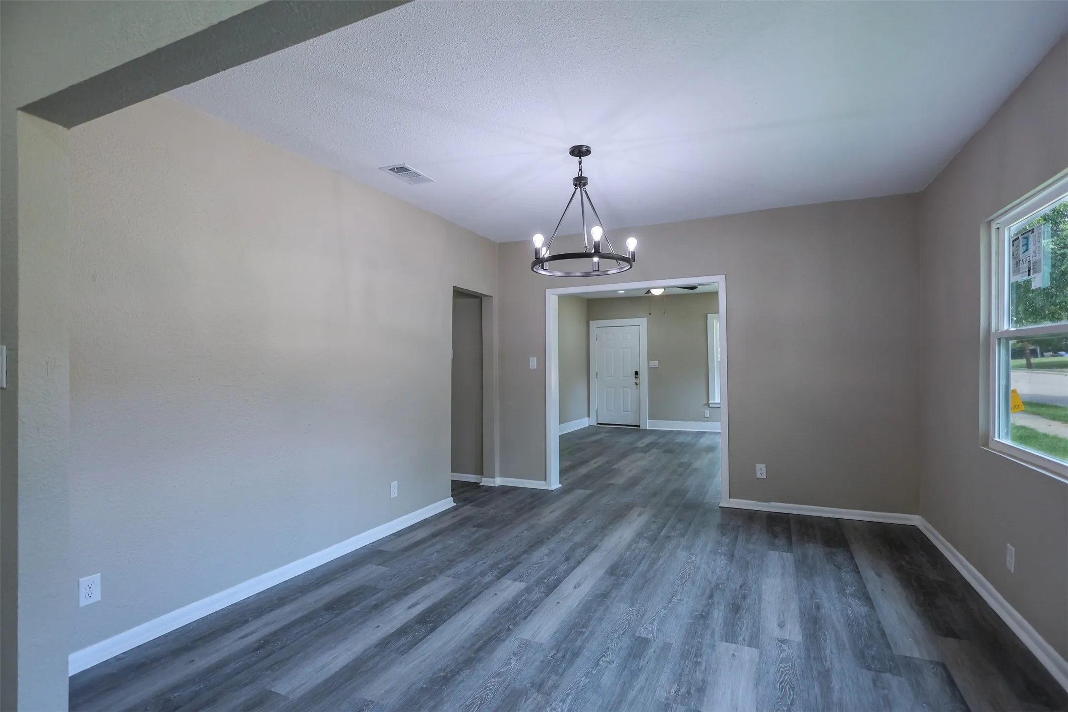 Single Family Residence For Sale in Tarrant County , 3101 Erie Street, Fort Worth, Texas 76112, 3 Bedroom, 1 Bathroom, Garage spaces, 1,178 Sqft, built in 1924, mls#21311839, Real Estate Agent in Fort Worth, Homes For Sale in Tarrant county, Homes For Sale in Fort Worth, Realtor in Fort Worth Texas, Real Estate Brokerage Independent Realty Texas, Luminita Cordes Realtor