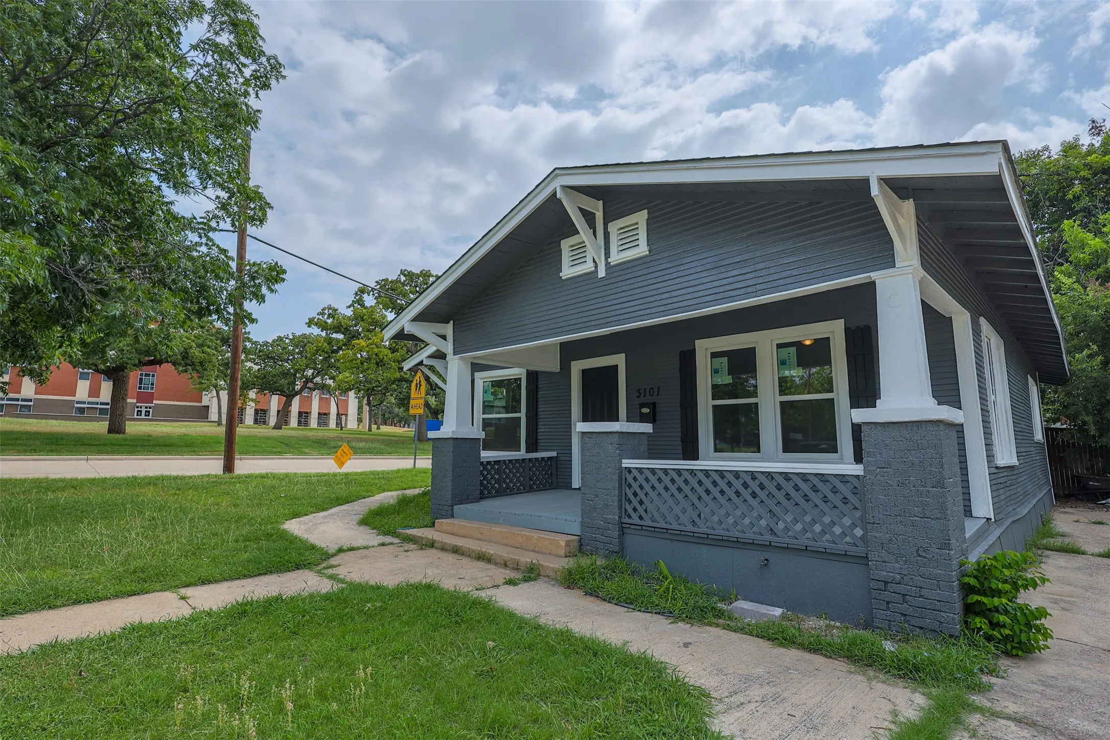 Single Family Residence For Sale in Tarrant County , 3101 Erie Street, Fort Worth, Texas 76112, 3 Bedroom, 1 Bathroom, Garage spaces, 1,178 Sqft, built in 1924, mls#21311839, Real Estate Agent in Fort Worth, Homes For Sale in Tarrant county, Homes For Sale in Fort Worth, Realtor in Fort Worth Texas, Real Estate Brokerage Independent Realty Texas, Luminita Cordes Realtor