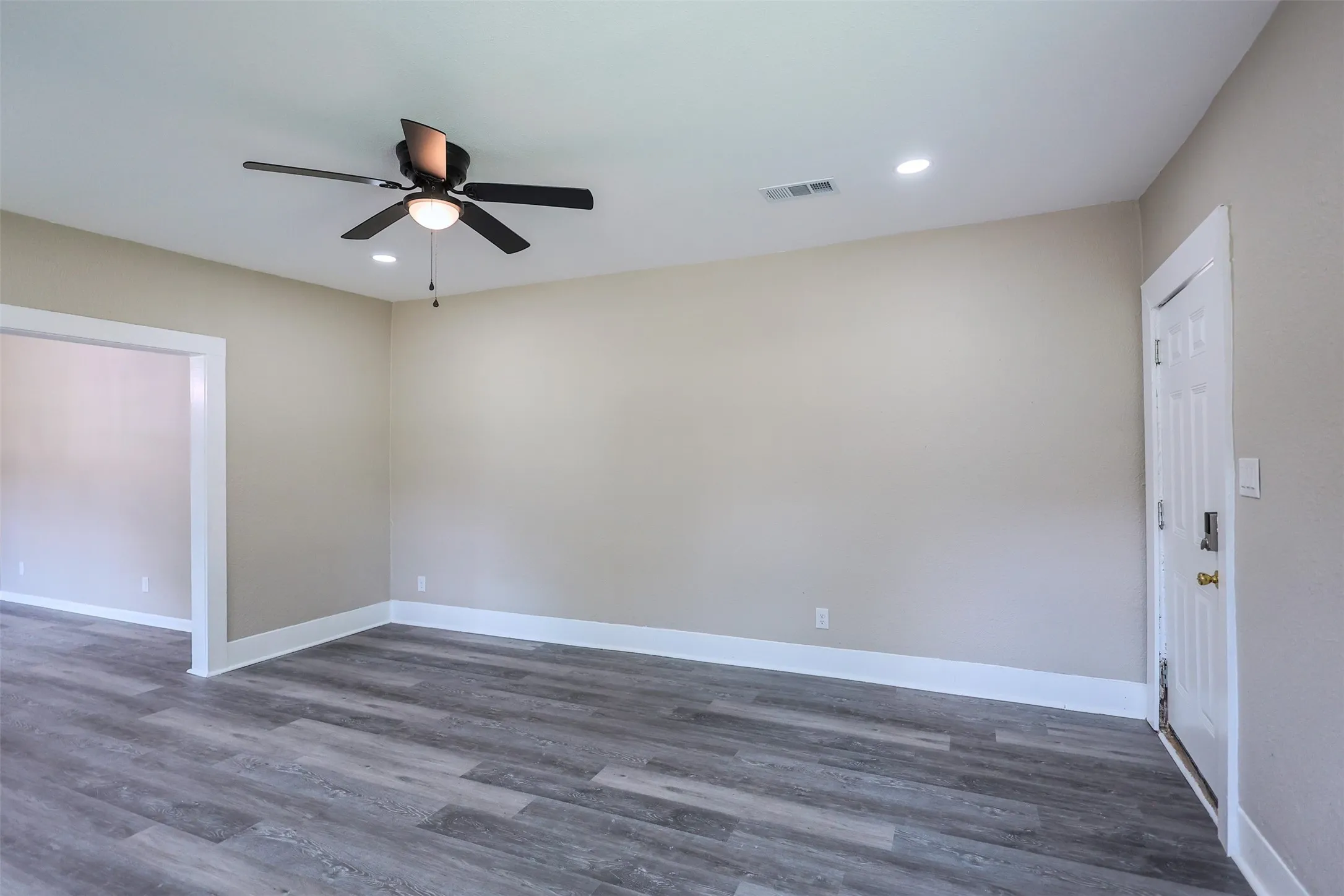 Single Family Residence For Sale in Tarrant County , 3101 Erie Street, Fort Worth, Texas 76112, 3 Bedroom, 1 Bathroom, Garage spaces, 1,178 Sqft, built in 1924, mls#21311839, Real Estate Agent in Fort Worth, Homes For Sale in Tarrant county, Homes For Sale in Fort Worth, Realtor in Fort Worth Texas, Real Estate Brokerage Independent Realty Texas, Luminita Cordes Realtor