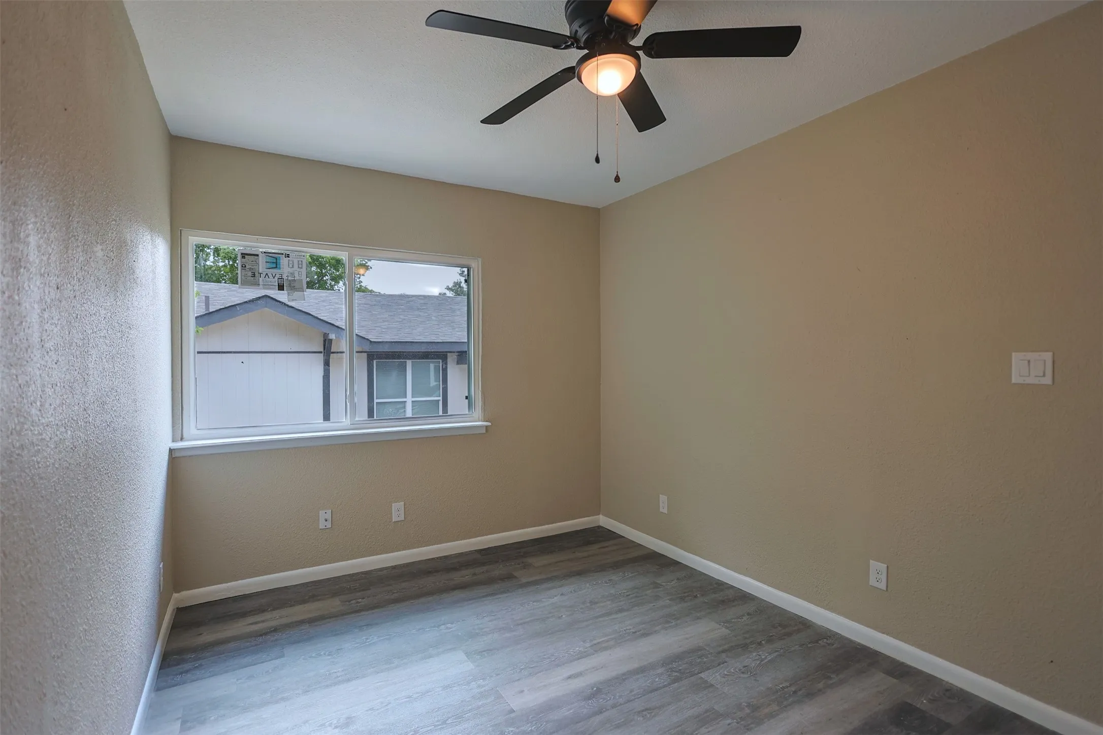 Single Family Residence For Sale in Tarrant County , 3101 Erie Street, Fort Worth, Texas 76112, 3 Bedroom, 1 Bathroom, Garage spaces, 1,178 Sqft, built in 1924, mls#21311839, Real Estate Agent in Fort Worth, Homes For Sale in Tarrant county, Homes For Sale in Fort Worth, Realtor in Fort Worth Texas, Real Estate Brokerage Independent Realty Texas, Luminita Cordes Realtor