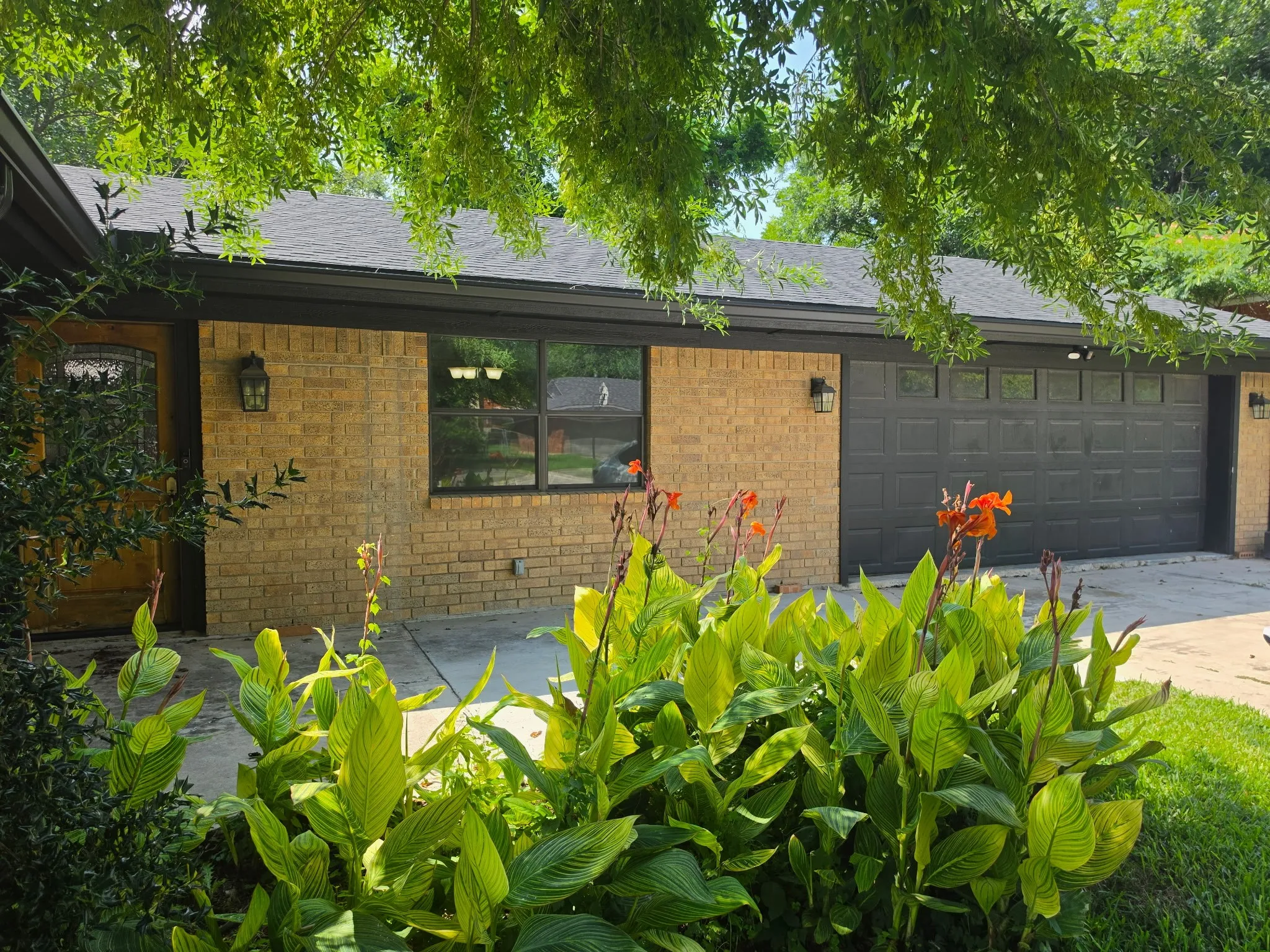 Single Family Residence For Sale in Brown County , 2404 Monticello Street, Brownwood, Texas 76801, 3 Bedroom, 3 Bathroom, 2 Garage spaces, 2,499 Sqft, built in 1973, mls#21311851, Real Estate Agent in Brownwood, Homes For Sale in Brown county, Homes For Sale in Brownwood, Realtor in Brownwood Texas, Real Estate Brokerage Independent Realty Texas, Luminita Cordes Realtor