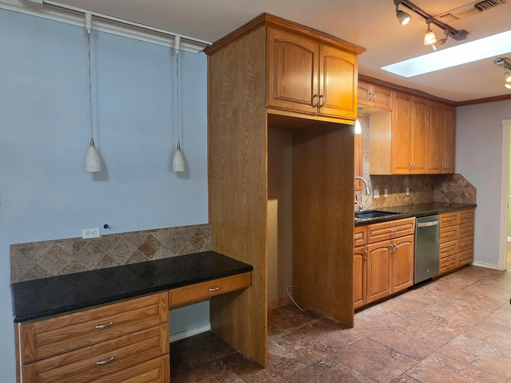 Single Family Residence For Sale in Brown County , 2404 Monticello Street, Brownwood, Texas 76801, 3 Bedroom, 3 Bathroom, 2 Garage spaces, 2,499 Sqft, built in 1973, mls#21311851, Real Estate Agent in Brownwood, Homes For Sale in Brown county, Homes For Sale in Brownwood, Realtor in Brownwood Texas, Real Estate Brokerage Independent Realty Texas, Luminita Cordes Realtor
