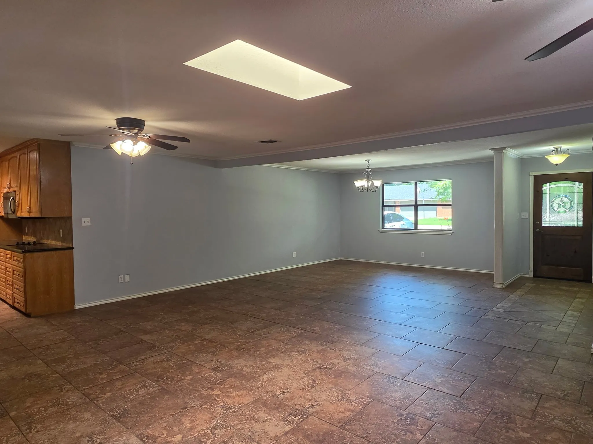 Single Family Residence For Sale in Brown County , 2404 Monticello Street, Brownwood, Texas 76801, 3 Bedroom, 3 Bathroom, 2 Garage spaces, 2,499 Sqft, built in 1973, mls#21311851, Real Estate Agent in Brownwood, Homes For Sale in Brown county, Homes For Sale in Brownwood, Realtor in Brownwood Texas, Real Estate Brokerage Independent Realty Texas, Luminita Cordes Realtor