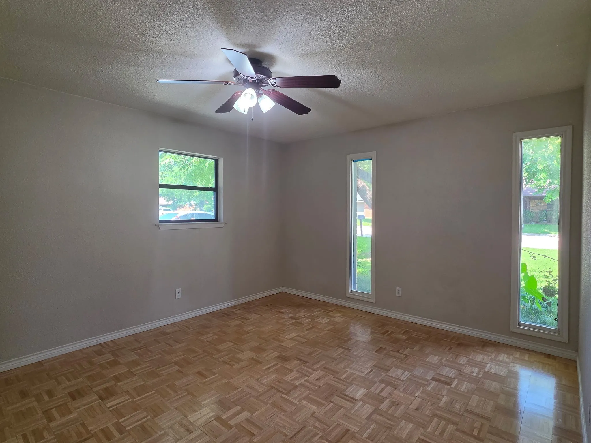 Single Family Residence For Sale in Brown County , 2404 Monticello Street, Brownwood, Texas 76801, 3 Bedroom, 3 Bathroom, 2 Garage spaces, 2,499 Sqft, built in 1973, mls#21311851, Real Estate Agent in Brownwood, Homes For Sale in Brown county, Homes For Sale in Brownwood, Realtor in Brownwood Texas, Real Estate Brokerage Independent Realty Texas, Luminita Cordes Realtor