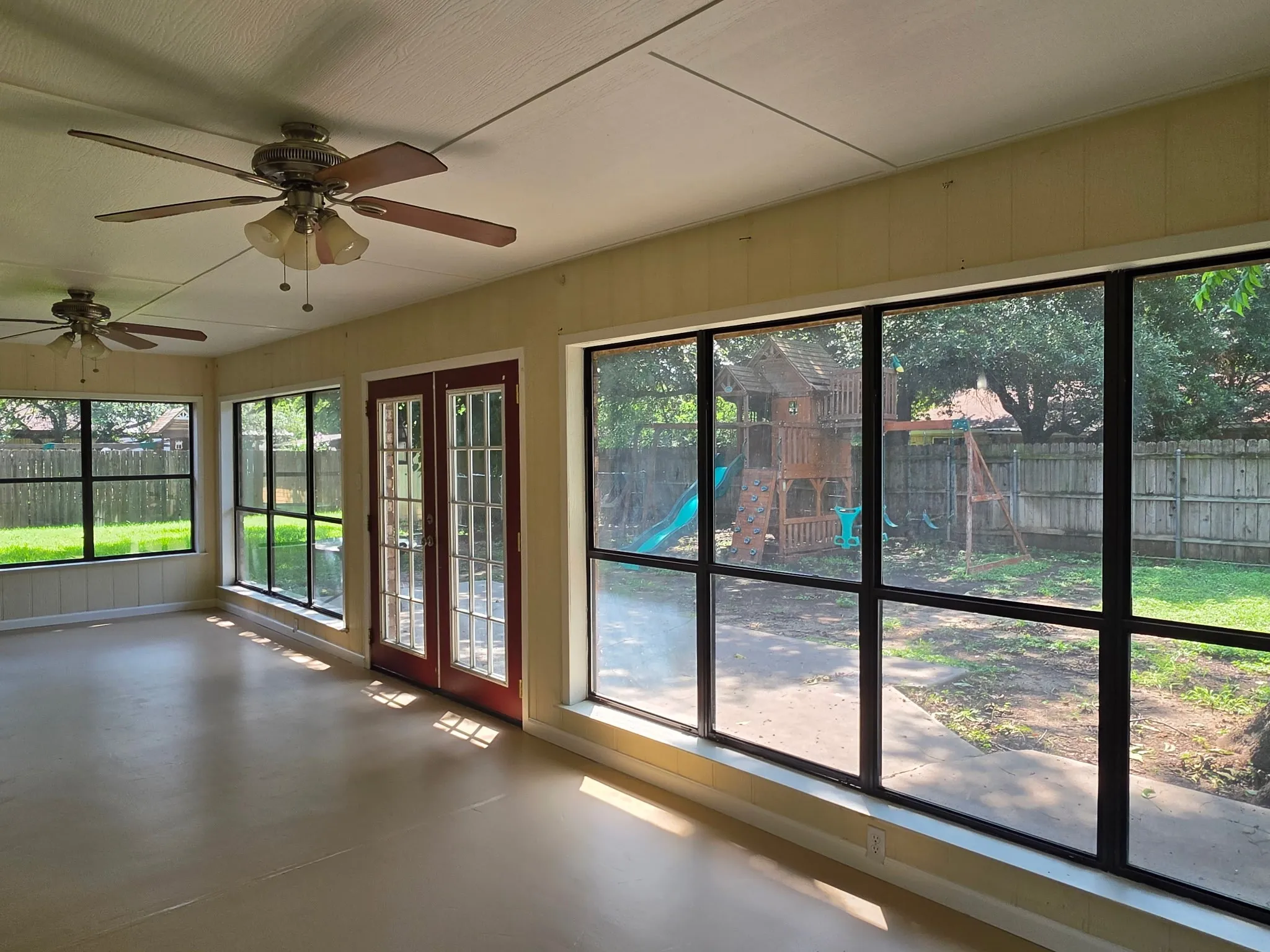 Single Family Residence For Sale in Brown County , 2404 Monticello Street, Brownwood, Texas 76801, 3 Bedroom, 3 Bathroom, 2 Garage spaces, 2,499 Sqft, built in 1973, mls#21311851, Real Estate Agent in Brownwood, Homes For Sale in Brown county, Homes For Sale in Brownwood, Realtor in Brownwood Texas, Real Estate Brokerage Independent Realty Texas, Luminita Cordes Realtor