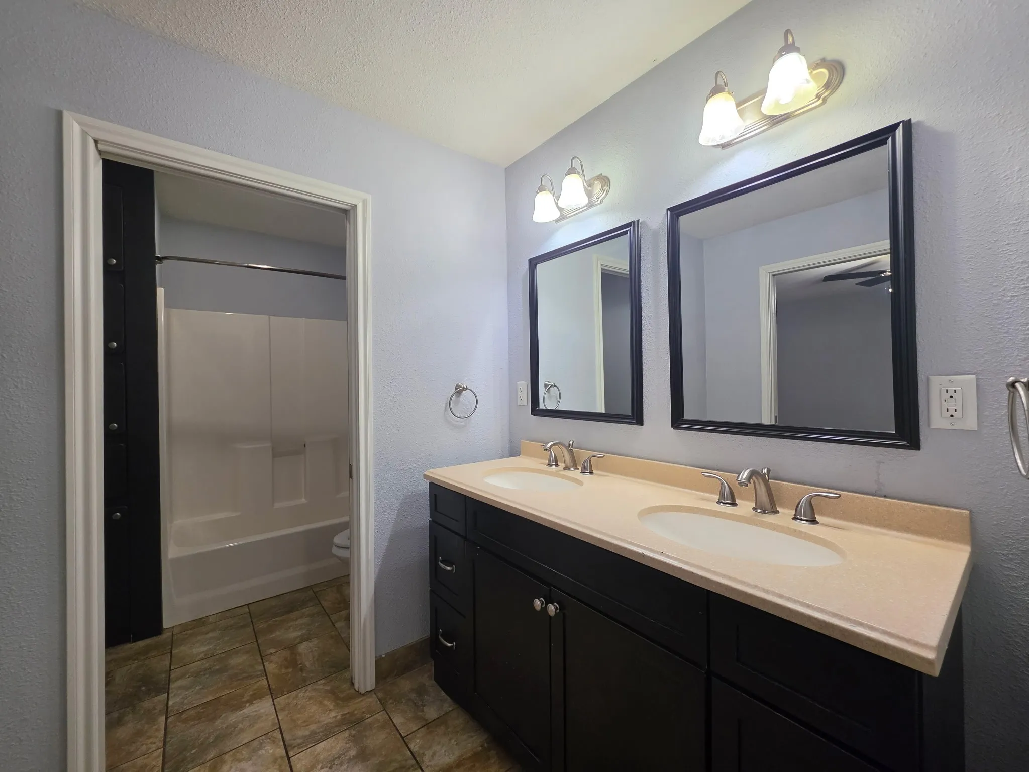 Single Family Residence For Sale in Brown County , 2404 Monticello Street, Brownwood, Texas 76801, 3 Bedroom, 3 Bathroom, 2 Garage spaces, 2,499 Sqft, built in 1973, mls#21311851, Real Estate Agent in Brownwood, Homes For Sale in Brown county, Homes For Sale in Brownwood, Realtor in Brownwood Texas, Real Estate Brokerage Independent Realty Texas, Luminita Cordes Realtor
