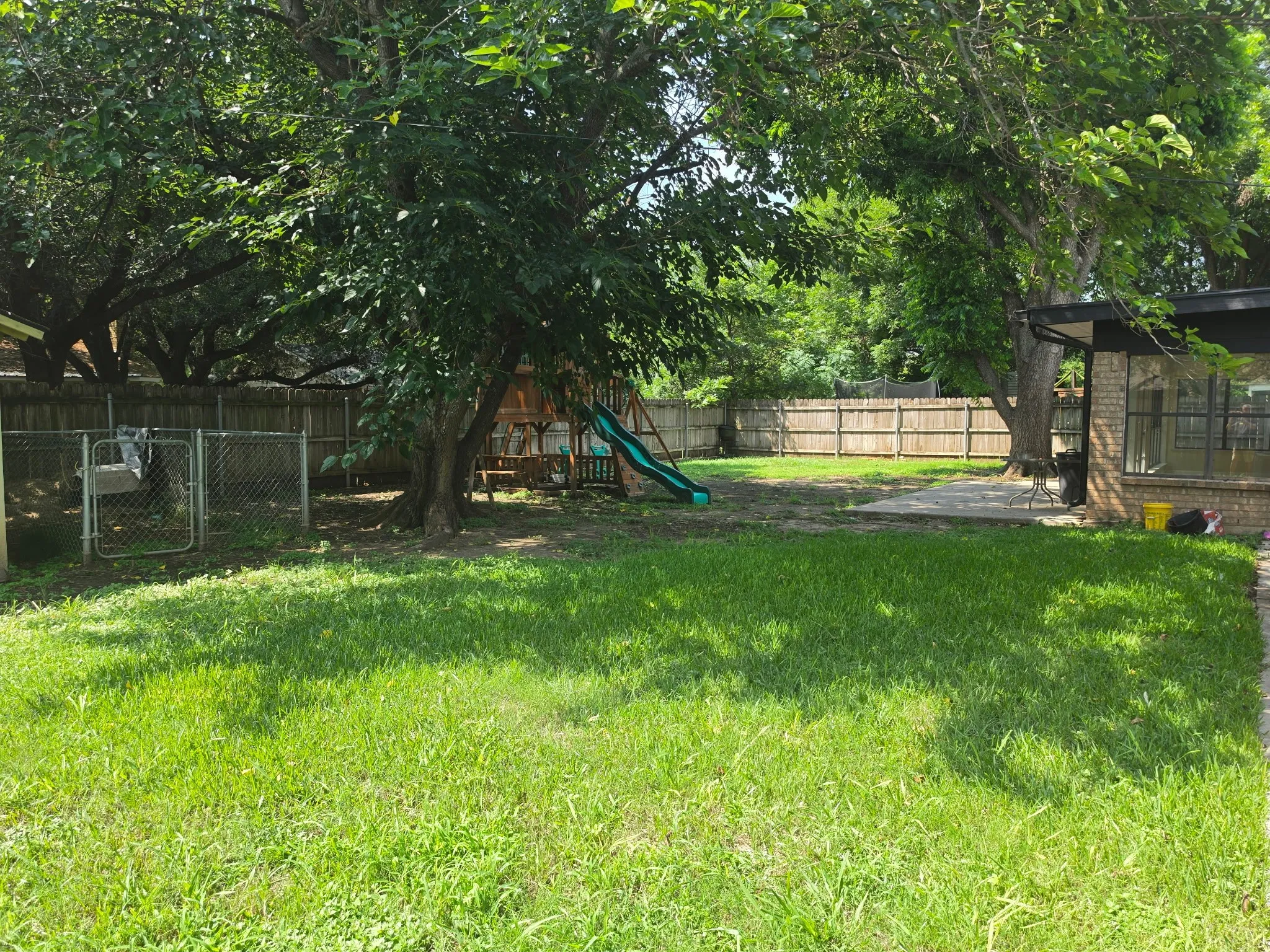 Single Family Residence For Sale in Brown County , 2404 Monticello Street, Brownwood, Texas 76801, 3 Bedroom, 3 Bathroom, 2 Garage spaces, 2,499 Sqft, built in 1973, mls#21311851, Real Estate Agent in Brownwood, Homes For Sale in Brown county, Homes For Sale in Brownwood, Realtor in Brownwood Texas, Real Estate Brokerage Independent Realty Texas, Luminita Cordes Realtor