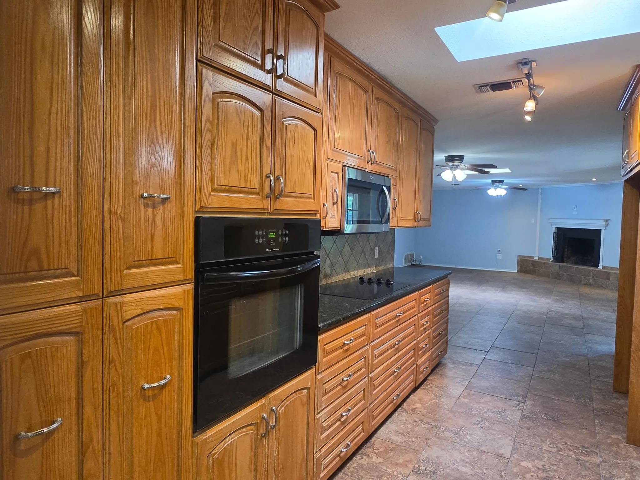 Single Family Residence For Sale in Brown County , 2404 Monticello Street, Brownwood, Texas 76801, 3 Bedroom, 3 Bathroom, 2 Garage spaces, 2,499 Sqft, built in 1973, mls#21311851, Real Estate Agent in Brownwood, Homes For Sale in Brown county, Homes For Sale in Brownwood, Realtor in Brownwood Texas, Real Estate Brokerage Independent Realty Texas, Luminita Cordes Realtor
