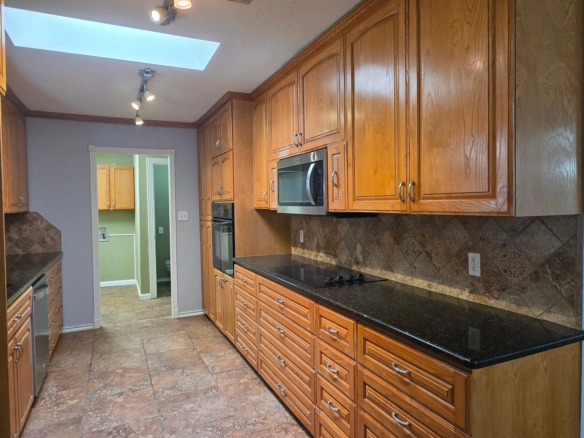 Single Family Residence For Sale in Brown County , 2404 Monticello Street, Brownwood, Texas 76801, 3 Bedroom, 3 Bathroom, 2 Garage spaces, 2,499 Sqft, built in 1973, mls#21311851, Real Estate Agent in Brownwood, Homes For Sale in Brown county, Homes For Sale in Brownwood, Realtor in Brownwood Texas, Real Estate Brokerage Independent Realty Texas, Luminita Cordes Realtor