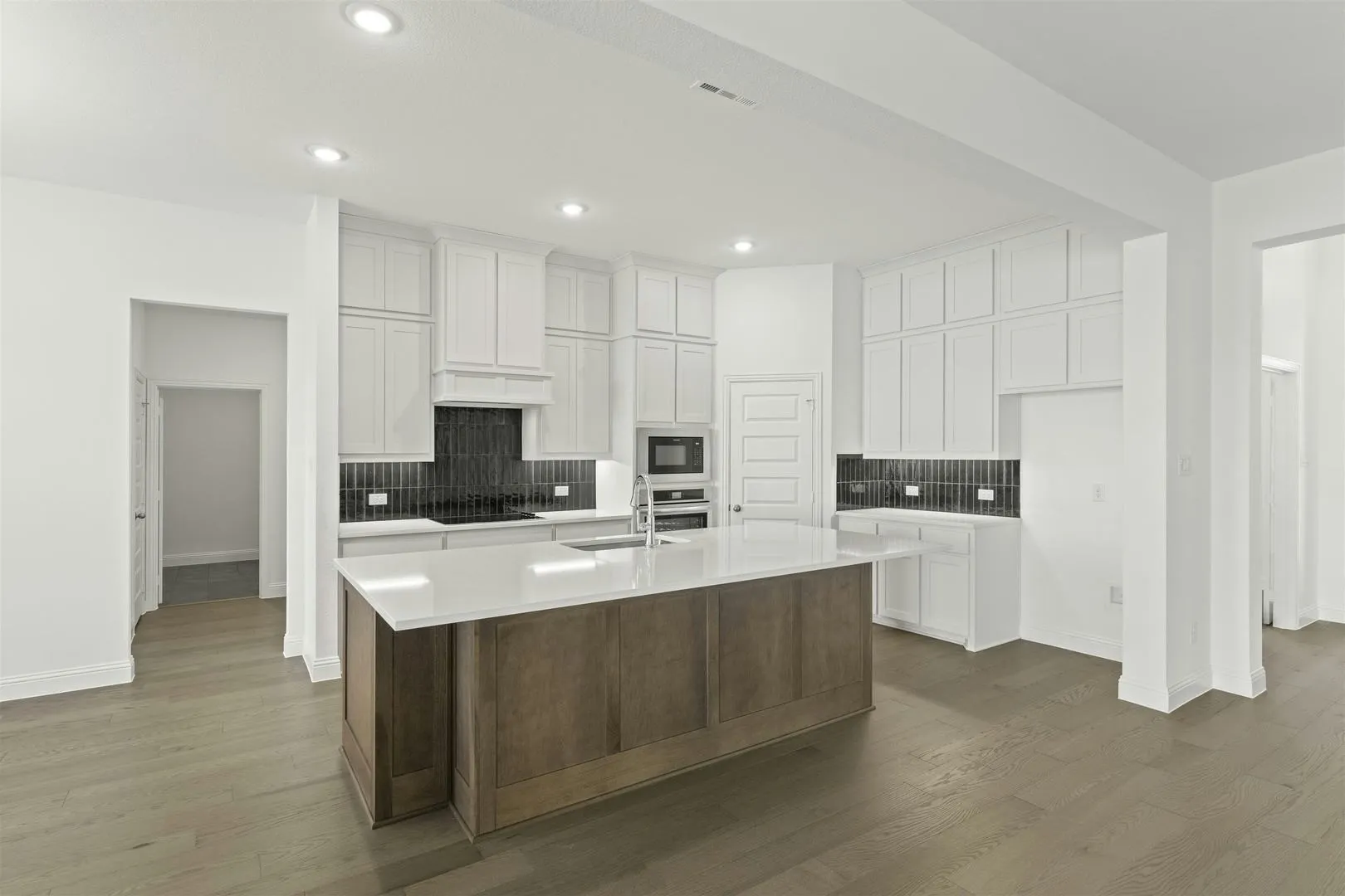 Single Family Residence For Sale in Ellis County , 313 Hollingsworth Lane, Glenn Heights, Texas 75154, 4 Bedroom, 3 Bathroom, 3 Garage spaces, 3,025 Sqft, built in 2024, Price $616,195, mls#21311841, Real Estate Agent in Glenn Heights, Homes For Sale in Ellis county, Homes For Sale in Glenn Heights, Realtor in Glenn Heights Texas, Real Estate Brokerage Independent Realty Texas, Luminita Cordes Realtor