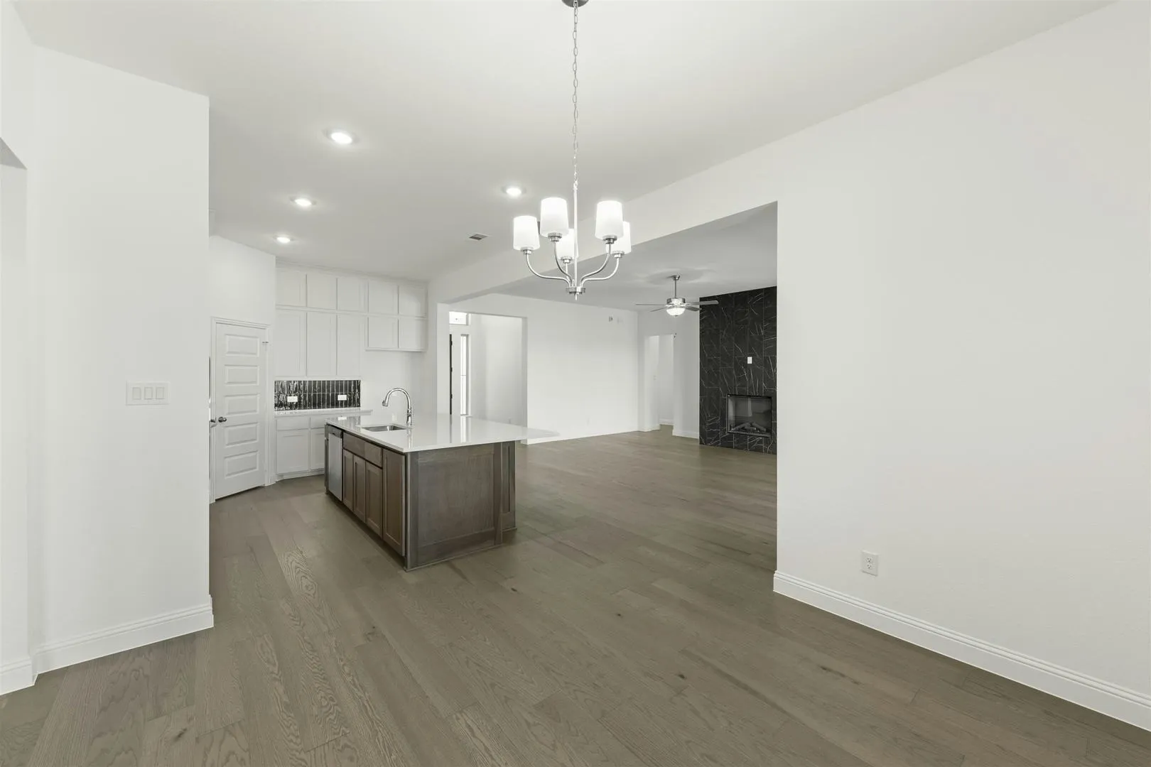 Single Family Residence For Sale in Ellis County , 313 Hollingsworth Lane, Glenn Heights, Texas 75154, 4 Bedroom, 3 Bathroom, 3 Garage spaces, 3,025 Sqft, built in 2024, Price $616,195, mls#21311841, Real Estate Agent in Glenn Heights, Homes For Sale in Ellis county, Homes For Sale in Glenn Heights, Realtor in Glenn Heights Texas, Real Estate Brokerage Independent Realty Texas, Luminita Cordes Realtor