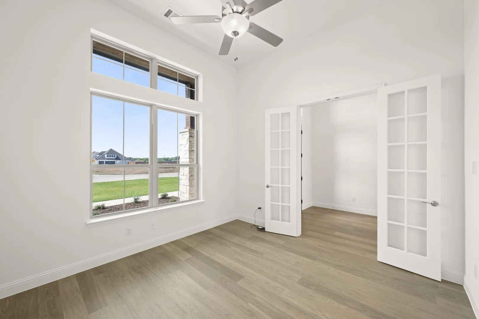 301 Hollingsworth- Study-1