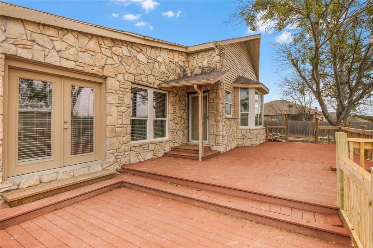 Single Family Residence For Sale in Hood County , 4017 Marana Drive, Granbury, Texas 76048, 5 Bedroom, 4 Bathroom, 3 Garage spaces, 2,892 Sqft, built in 1980, mls#21311881, Real Estate Agent in Granbury, Homes For Sale in Hood county, Homes For Sale in Granbury, Realtor in Granbury Texas, Real Estate Brokerage Independent Realty Texas, Luminita Cordes Realtor