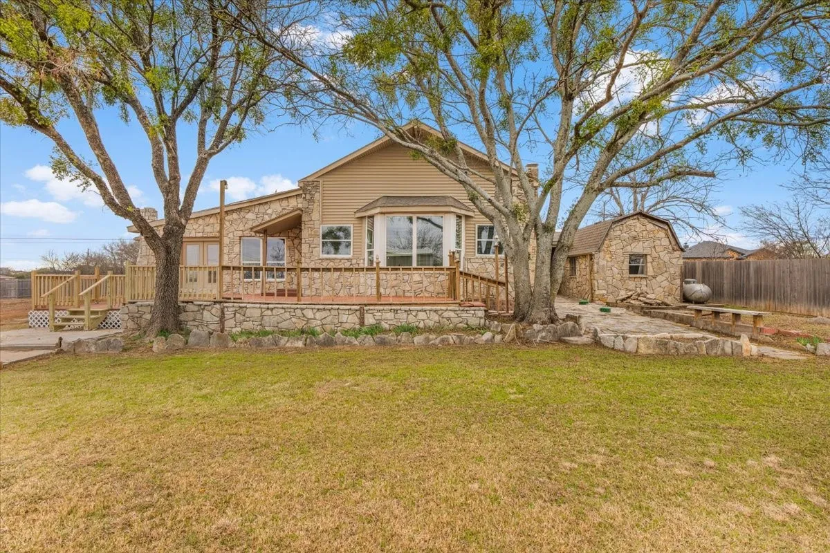Single Family Residence For Sale in Hood County , 4017 Marana Drive, Granbury, Texas 76048, 5 Bedroom, 4 Bathroom, 3 Garage spaces, 2,892 Sqft, built in 1980, mls#21311881, Real Estate Agent in Granbury, Homes For Sale in Hood county, Homes For Sale in Granbury, Realtor in Granbury Texas, Real Estate Brokerage Independent Realty Texas, Luminita Cordes Realtor