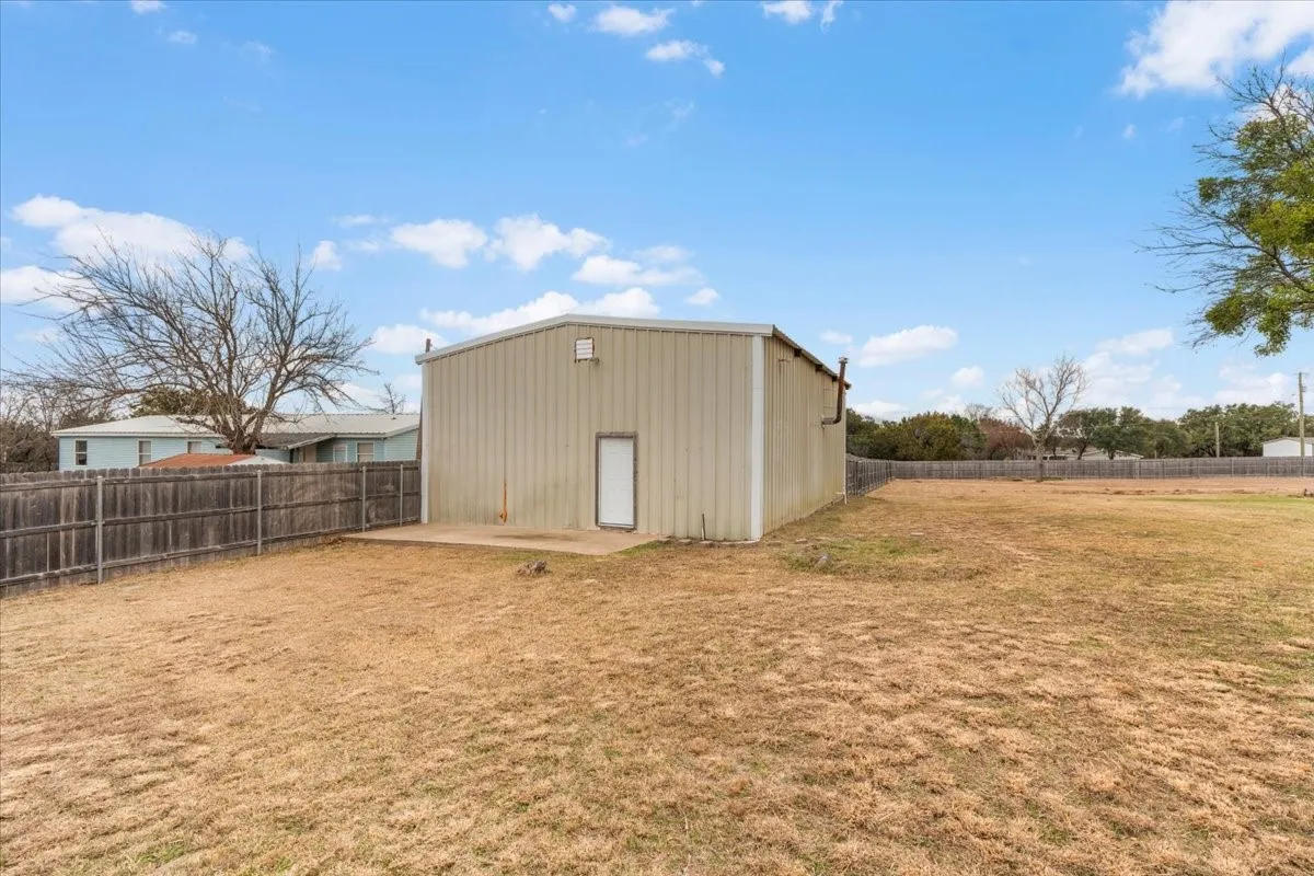 Single Family Residence For Sale in Hood County , 4017 Marana Drive, Granbury, Texas 76048, 5 Bedroom, 4 Bathroom, 3 Garage spaces, 2,892 Sqft, built in 1980, mls#21311881, Real Estate Agent in Granbury, Homes For Sale in Hood county, Homes For Sale in Granbury, Realtor in Granbury Texas, Real Estate Brokerage Independent Realty Texas, Luminita Cordes Realtor