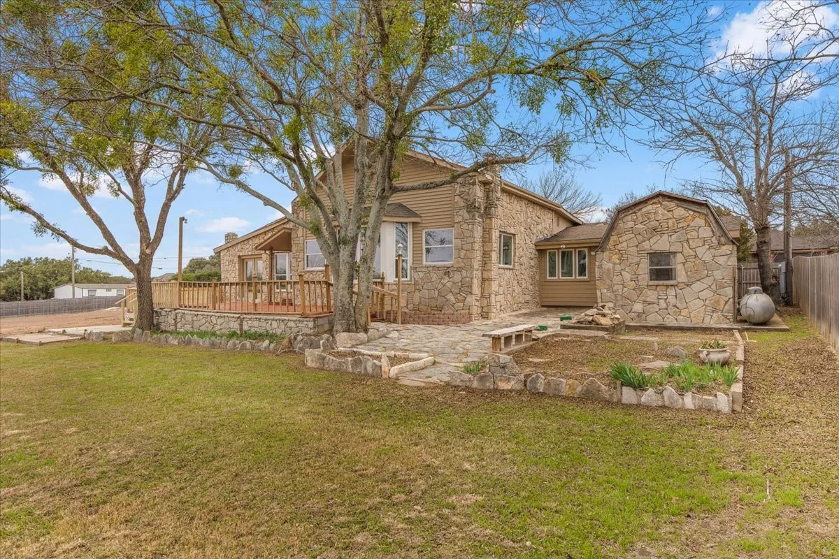 Single Family Residence For Sale in Hood County , 4017 Marana Drive, Granbury, Texas 76048, 5 Bedroom, 4 Bathroom, 3 Garage spaces, 2,892 Sqft, built in 1980, mls#21311881, Real Estate Agent in Granbury, Homes For Sale in Hood county, Homes For Sale in Granbury, Realtor in Granbury Texas, Real Estate Brokerage Independent Realty Texas, Luminita Cordes Realtor