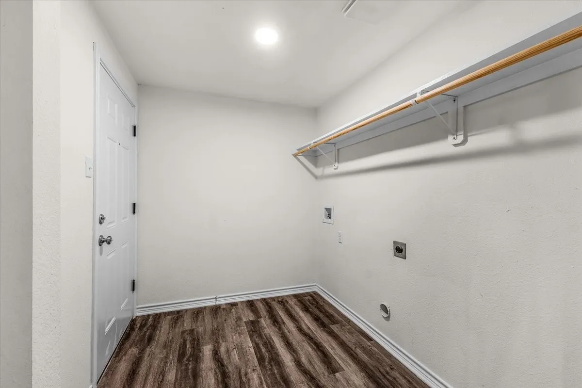 Single Family Residence For Sale in Hood County , 4017 Marana Drive, Granbury, Texas 76048, 5 Bedroom, 4 Bathroom, 3 Garage spaces, 2,892 Sqft, built in 1980, mls#21311881, Real Estate Agent in Granbury, Homes For Sale in Hood county, Homes For Sale in Granbury, Realtor in Granbury Texas, Real Estate Brokerage Independent Realty Texas, Luminita Cordes Realtor