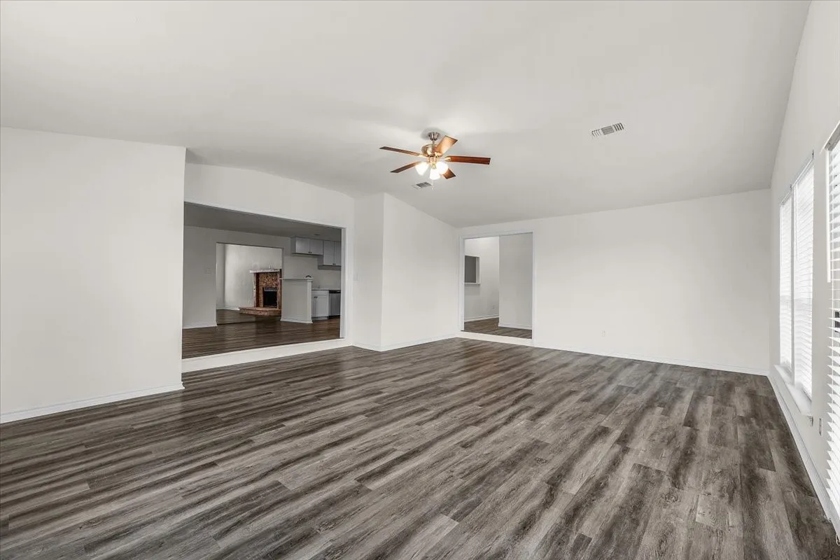 Single Family Residence For Sale in Hood County , 4017 Marana Drive, Granbury, Texas 76048, 5 Bedroom, 4 Bathroom, 3 Garage spaces, 2,892 Sqft, built in 1980, mls#21311881, Real Estate Agent in Granbury, Homes For Sale in Hood county, Homes For Sale in Granbury, Realtor in Granbury Texas, Real Estate Brokerage Independent Realty Texas, Luminita Cordes Realtor