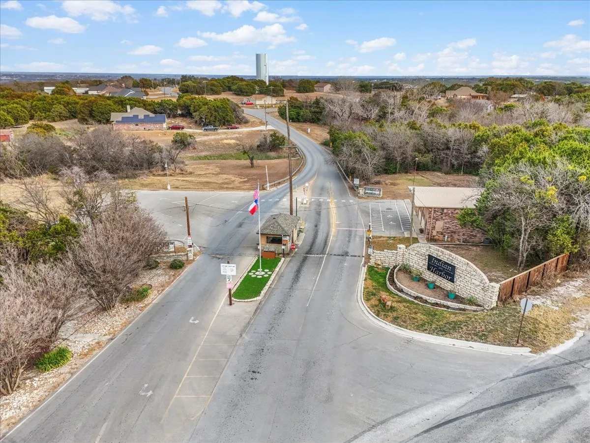 Single Family Residence For Sale in Hood County , 4017 Marana Drive, Granbury, Texas 76048, 5 Bedroom, 4 Bathroom, 3 Garage spaces, 2,892 Sqft, built in 1980, mls#21311881, Real Estate Agent in Granbury, Homes For Sale in Hood county, Homes For Sale in Granbury, Realtor in Granbury Texas, Real Estate Brokerage Independent Realty Texas, Luminita Cordes Realtor