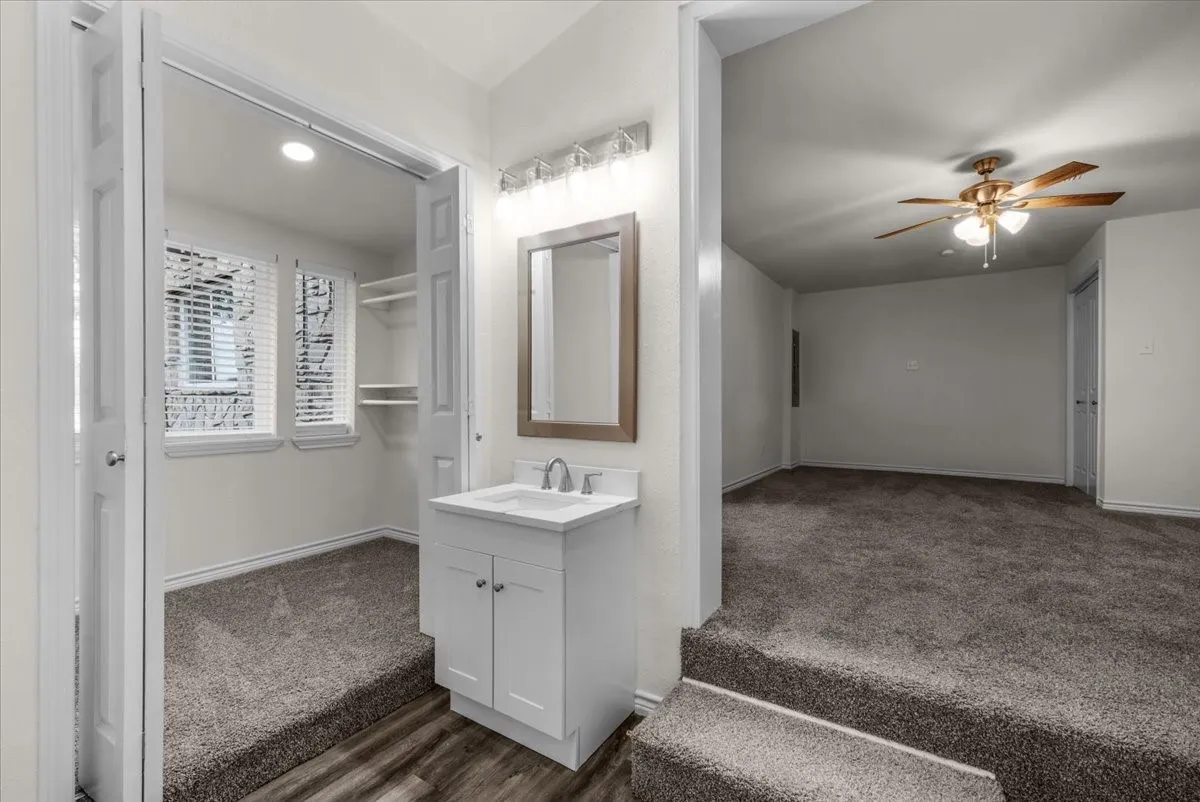 Single Family Residence For Sale in Hood County , 4017 Marana Drive, Granbury, Texas 76048, 5 Bedroom, 4 Bathroom, 3 Garage spaces, 2,892 Sqft, built in 1980, mls#21311881, Real Estate Agent in Granbury, Homes For Sale in Hood county, Homes For Sale in Granbury, Realtor in Granbury Texas, Real Estate Brokerage Independent Realty Texas, Luminita Cordes Realtor