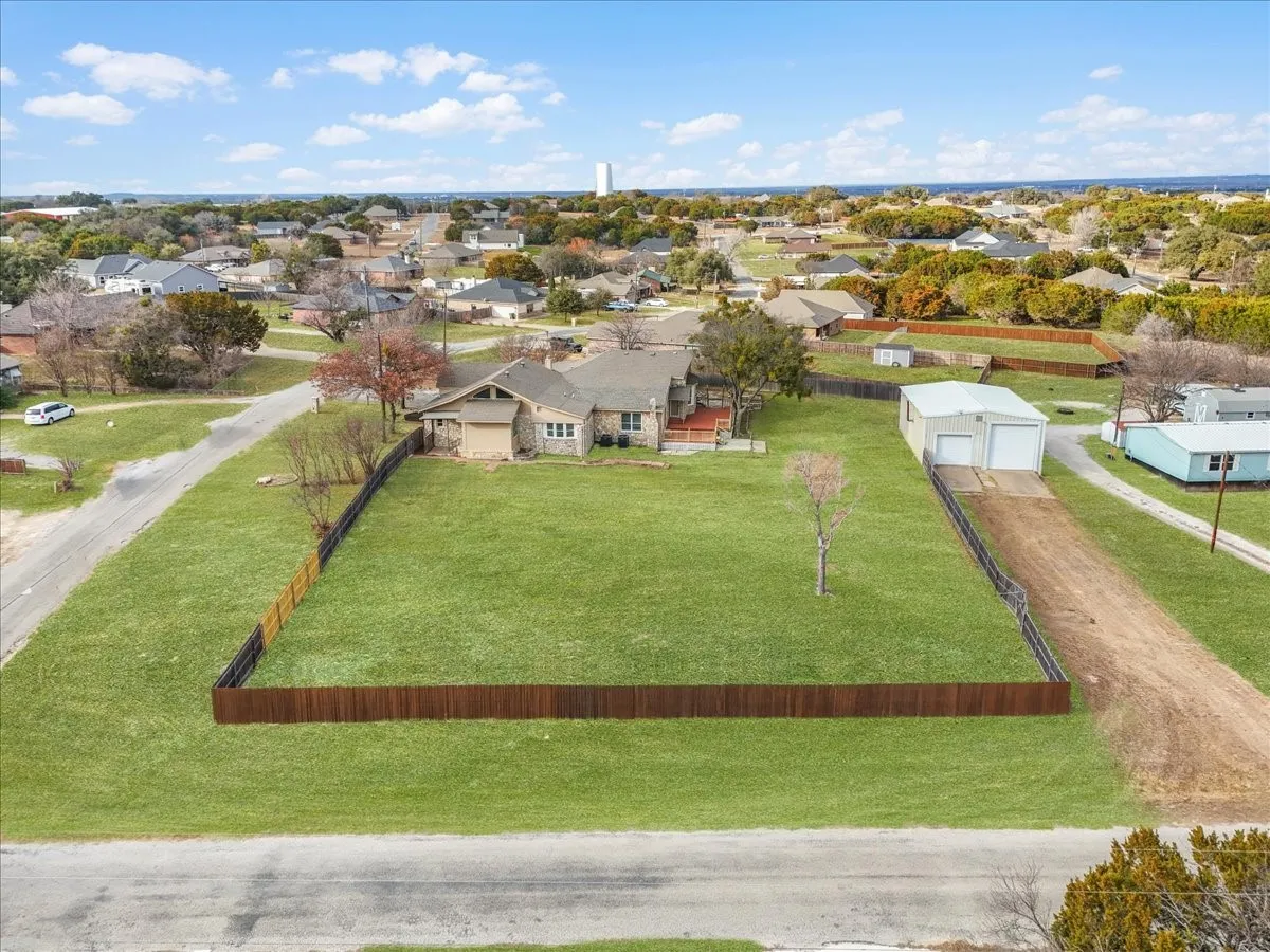 Single Family Residence For Sale in Hood County , 4017 Marana Drive, Granbury, Texas 76048, 5 Bedroom, 4 Bathroom, 3 Garage spaces, 2,892 Sqft, built in 1980, mls#21311881, Real Estate Agent in Granbury, Homes For Sale in Hood county, Homes For Sale in Granbury, Realtor in Granbury Texas, Real Estate Brokerage Independent Realty Texas, Luminita Cordes Realtor
