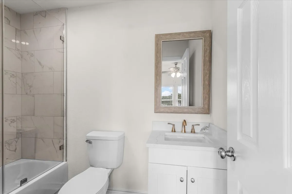 Single Family Residence For Sale in Hood County , 4017 Marana Drive, Granbury, Texas 76048, 5 Bedroom, 4 Bathroom, 3 Garage spaces, 2,892 Sqft, built in 1980, mls#21311881, Real Estate Agent in Granbury, Homes For Sale in Hood county, Homes For Sale in Granbury, Realtor in Granbury Texas, Real Estate Brokerage Independent Realty Texas, Luminita Cordes Realtor