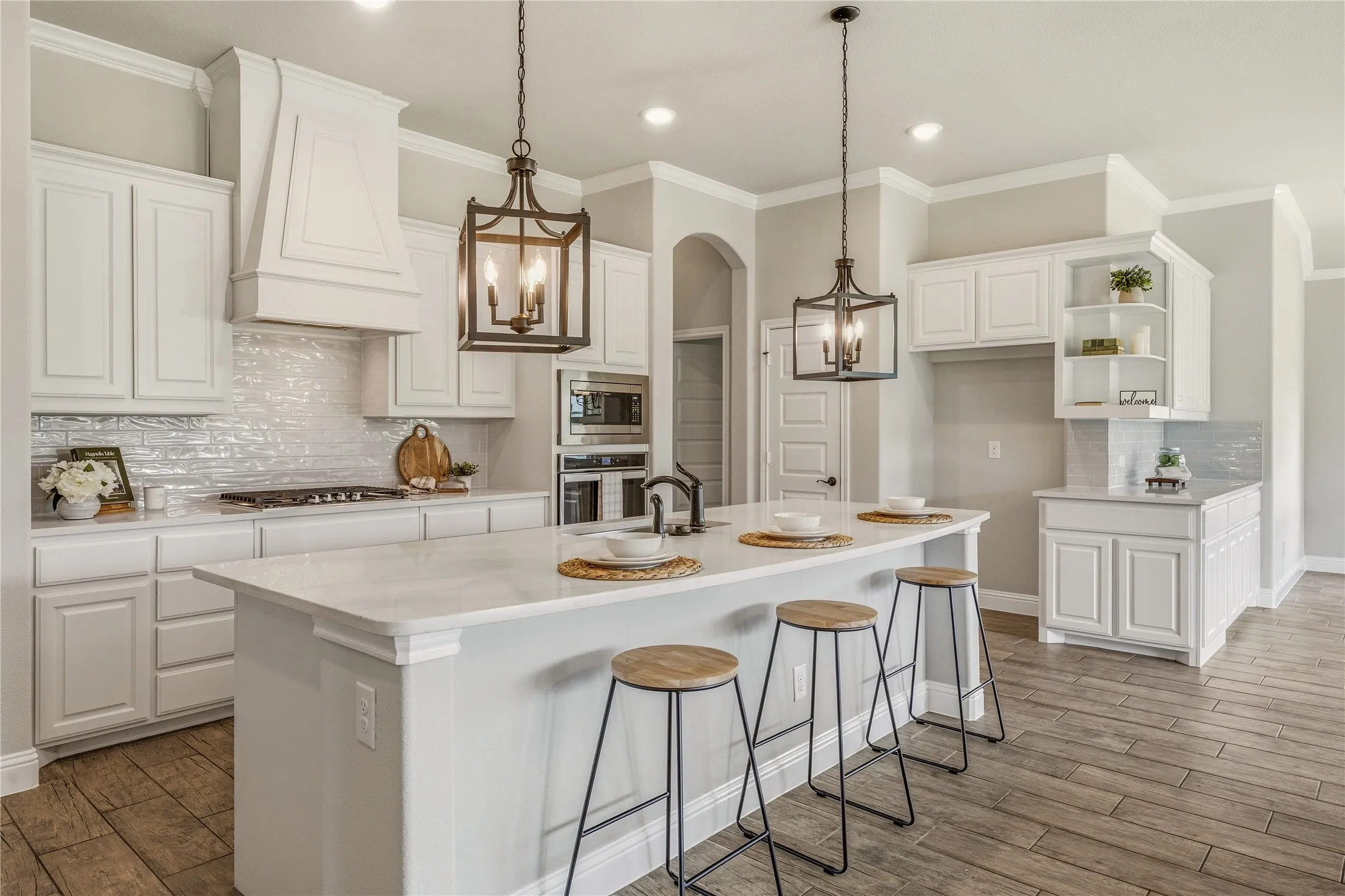 Single Family Residence For Sale in Hood County , 1086 Mickelson Drive, Granbury, Texas 76048, 4 Bedroom, 3 Bathroom, 2 Garage spaces, 2,665 Sqft, built in 2021, mls#21309882, Real Estate Agent in Granbury, Homes For Sale in Hood county, Homes For Sale in Granbury, Realtor in Granbury Texas, Real Estate Brokerage Independent Realty Texas, Luminita Cordes Realtor