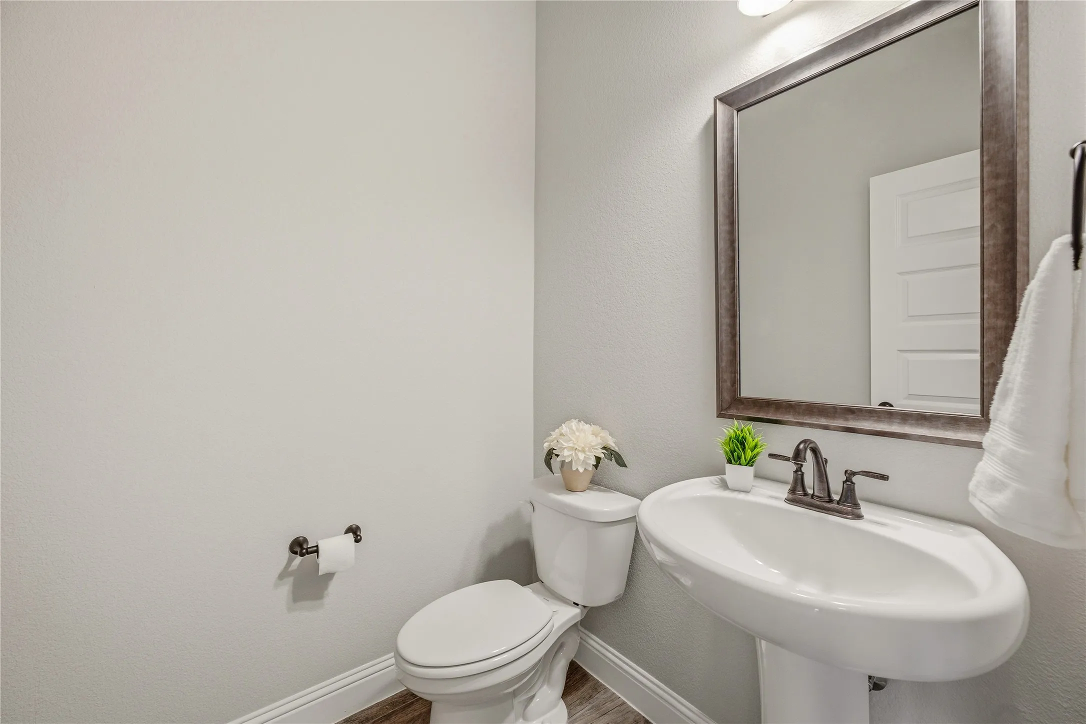 Single Family Residence For Sale in Hood County , 1086 Mickelson Drive, Granbury, Texas 76048, 4 Bedroom, 3 Bathroom, 2 Garage spaces, 2,665 Sqft, built in 2021, mls#21309882, Real Estate Agent in Granbury, Homes For Sale in Hood county, Homes For Sale in Granbury, Realtor in Granbury Texas, Real Estate Brokerage Independent Realty Texas, Luminita Cordes Realtor