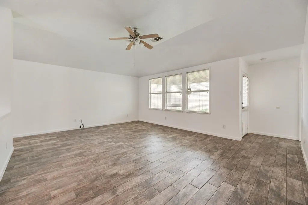 Single Family Residence For Sale in Denton County , 1234 Mallard Creek, Aubrey, Texas 76227, 4 Bedroom, 2 Bathroom, 2 Garage spaces, 1,861 Sqft, built in 2003, mls#21311871, Real Estate Agent in Aubrey, Homes For Sale in Denton county, Homes For Sale in Aubrey, Realtor in Aubrey Texas, Real Estate Brokerage Independent Realty Texas, Luminita Cordes Realtor