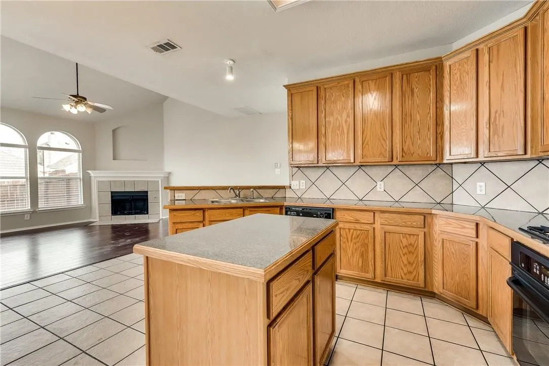 Single Family Residence For Rent in Collin County , 409 Knoll Park Court, Mc Kinney, Texas 75072, 4 Bedroom, 3 Bathroom, Garage spaces, 2,279 Sqft, built in 2003, mls#21311898, Real Estate Agent in Mc Kinney, Homes For Rent in Collin county, Homes For Rent in Mc Kinney, Realtor in Mc Kinney Texas, Real Estate Brokerage Independent Realty Texas, Luminita Cordes Realtor