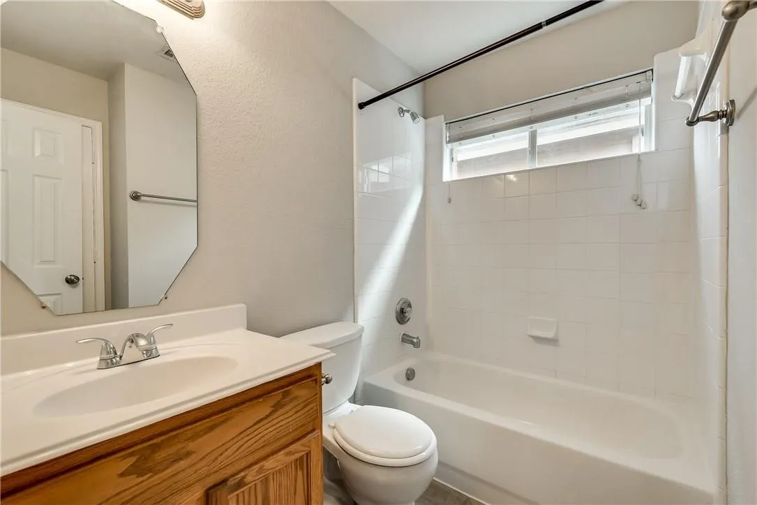 Single Family Residence For Rent in Collin County , 409 Knoll Park Court, Mc Kinney, Texas 75072, 4 Bedroom, 3 Bathroom, Garage spaces, 2,279 Sqft, built in 2003, mls#21311898, Real Estate Agent in Mc Kinney, Homes For Rent in Collin county, Homes For Rent in Mc Kinney, Realtor in Mc Kinney Texas, Real Estate Brokerage Independent Realty Texas, Luminita Cordes Realtor