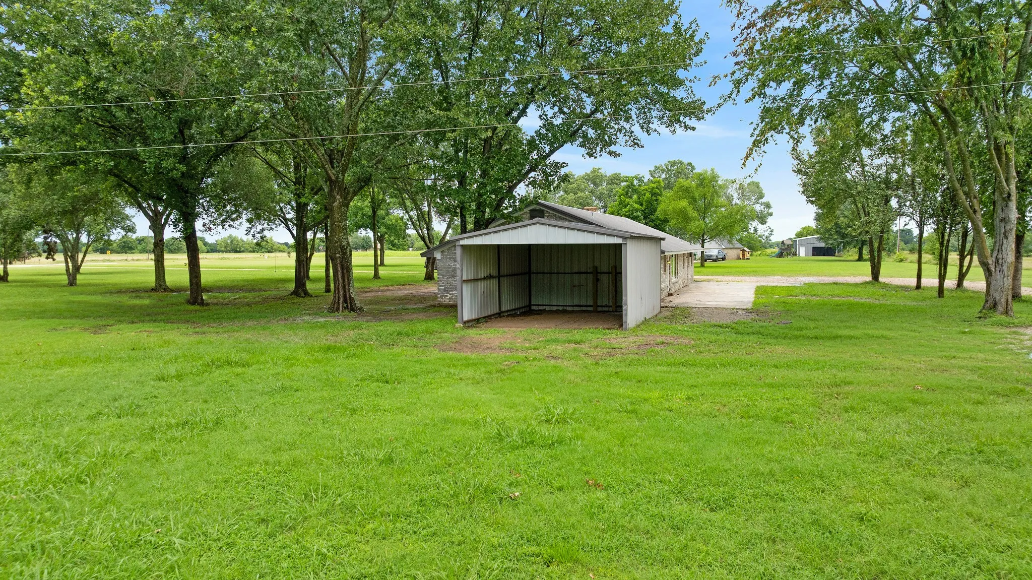 Farm For Sale in Lamar County , 1285 FARM ROAD 196, Pattonville, Texas 75468, 3 Bedroom, 3 Bathroom, Garage spaces, 2,475 Sqft, built in 0, mls#21311912, Real Estate Agent in Pattonville, Homes For Sale in Lamar county, Homes For Sale in Pattonville, Realtor in Pattonville Texas, Real Estate Brokerage Independent Realty Texas, Luminita Cordes Realtor