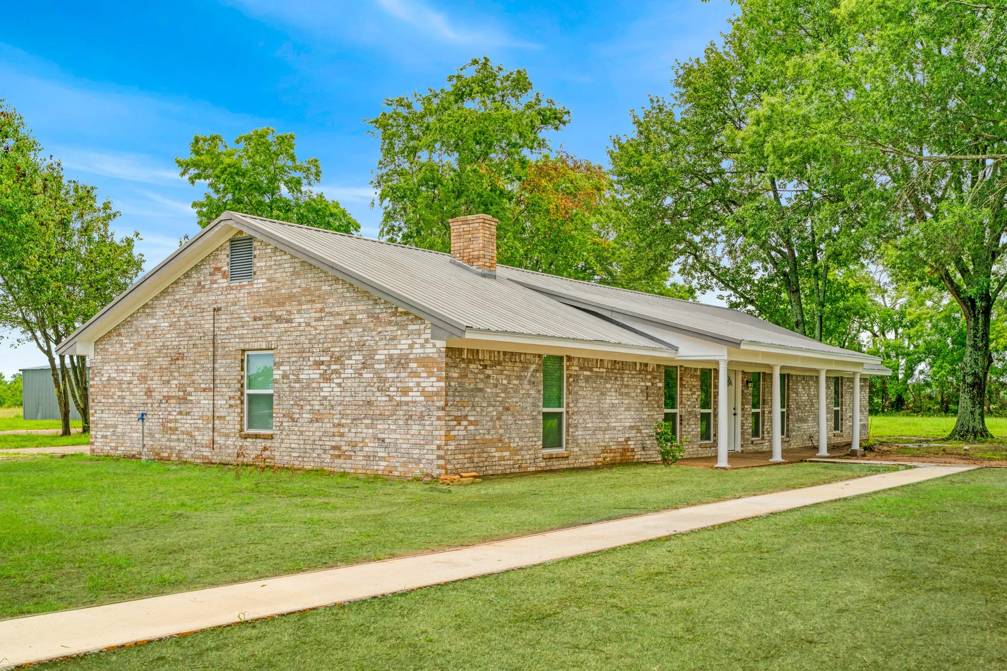 Farm For Sale in Lamar County , 1285 FARM ROAD 196, Pattonville, Texas 75468, 3 Bedroom, 3 Bathroom, Garage spaces, 2,475 Sqft, built in 0, mls#21311912, Real Estate Agent in Pattonville, Homes For Sale in Lamar county, Homes For Sale in Pattonville, Realtor in Pattonville Texas, Real Estate Brokerage Independent Realty Texas, Luminita Cordes Realtor