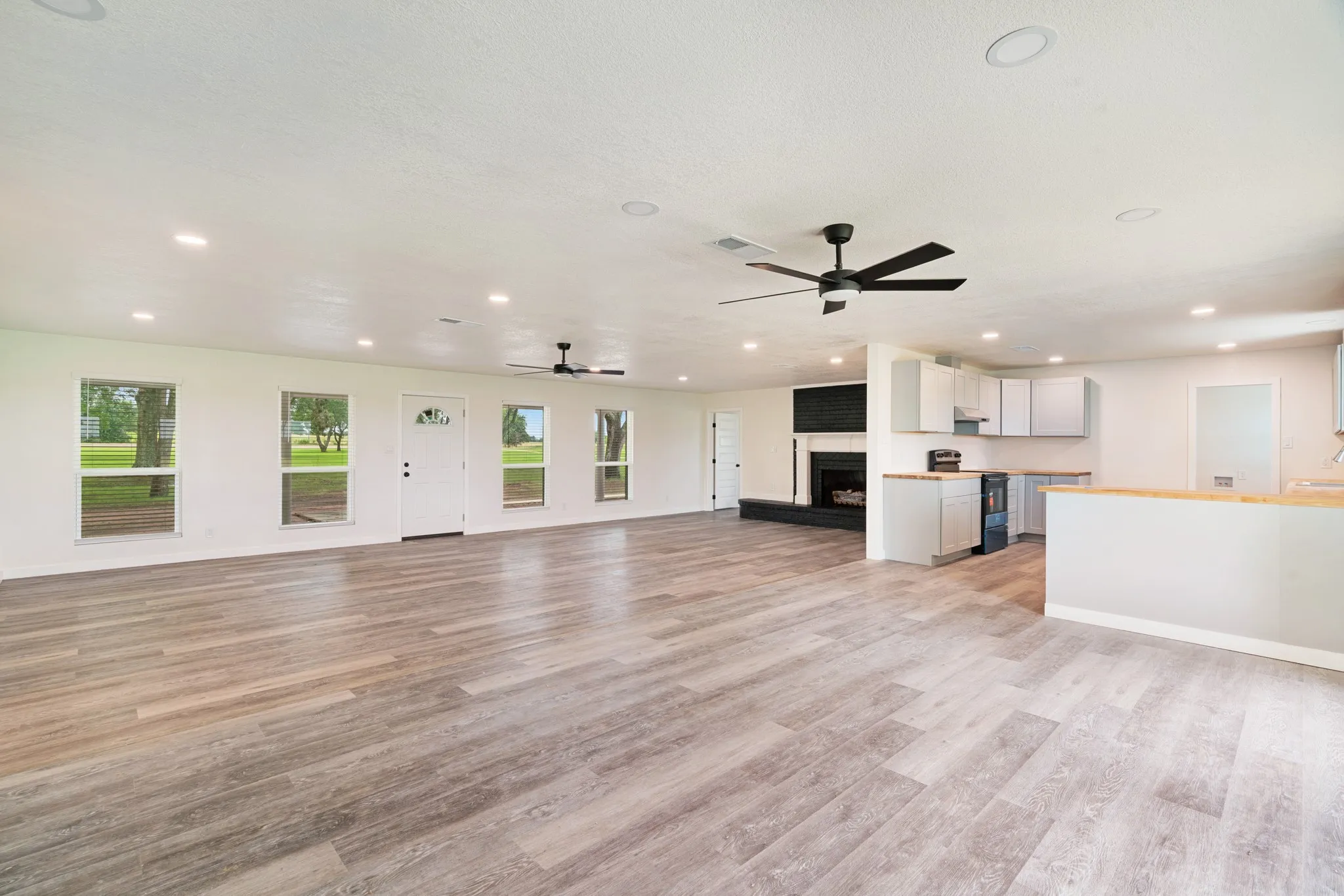 Farm For Sale in Lamar County , 1285 FARM ROAD 196, Pattonville, Texas 75468, 3 Bedroom, 3 Bathroom, Garage spaces, 2,475 Sqft, built in 0, mls#21311912, Real Estate Agent in Pattonville, Homes For Sale in Lamar county, Homes For Sale in Pattonville, Realtor in Pattonville Texas, Real Estate Brokerage Independent Realty Texas, Luminita Cordes Realtor
