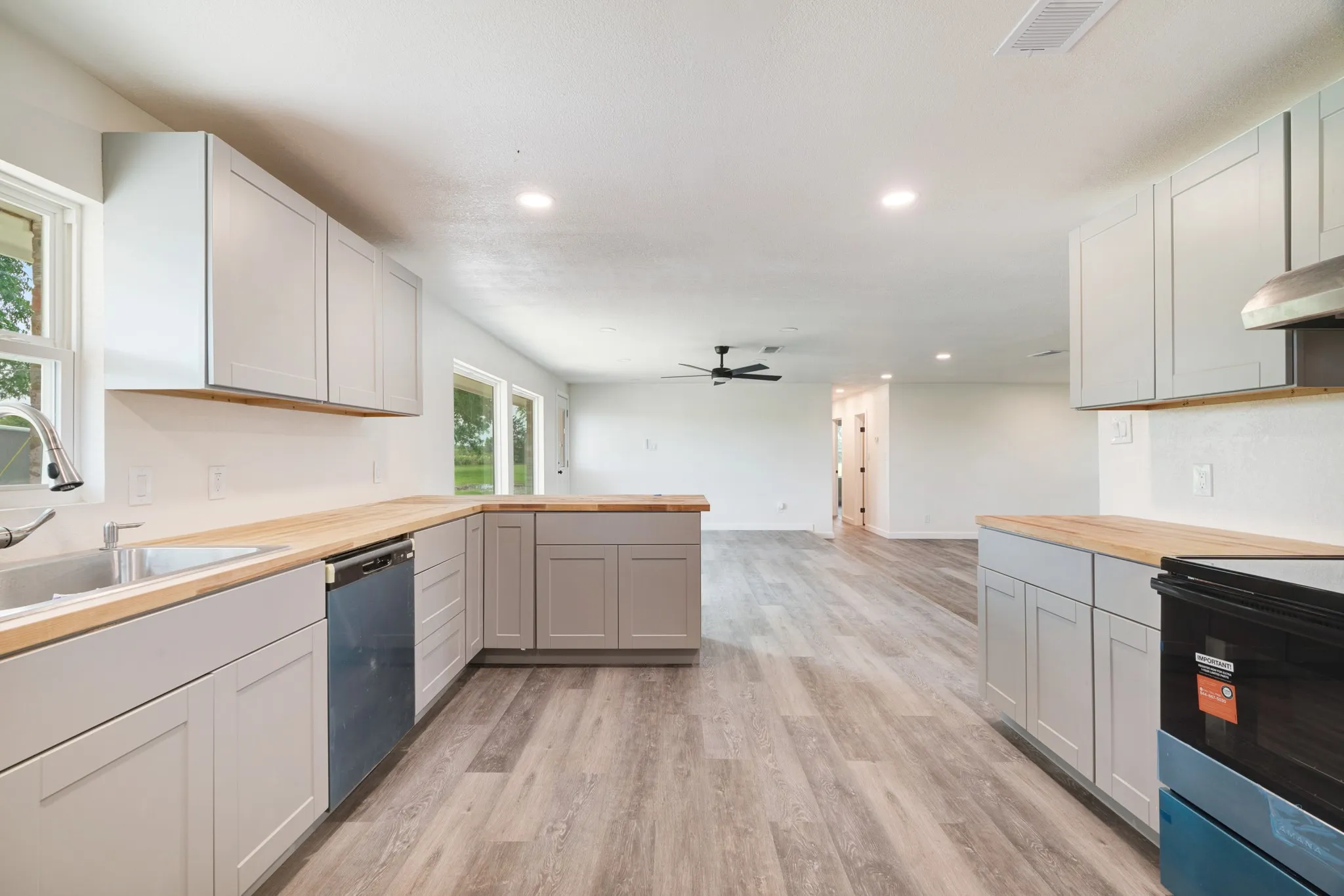 Farm For Sale in Lamar County , 1285 FARM ROAD 196, Pattonville, Texas 75468, 3 Bedroom, 3 Bathroom, Garage spaces, 2,475 Sqft, built in 0, mls#21311912, Real Estate Agent in Pattonville, Homes For Sale in Lamar county, Homes For Sale in Pattonville, Realtor in Pattonville Texas, Real Estate Brokerage Independent Realty Texas, Luminita Cordes Realtor